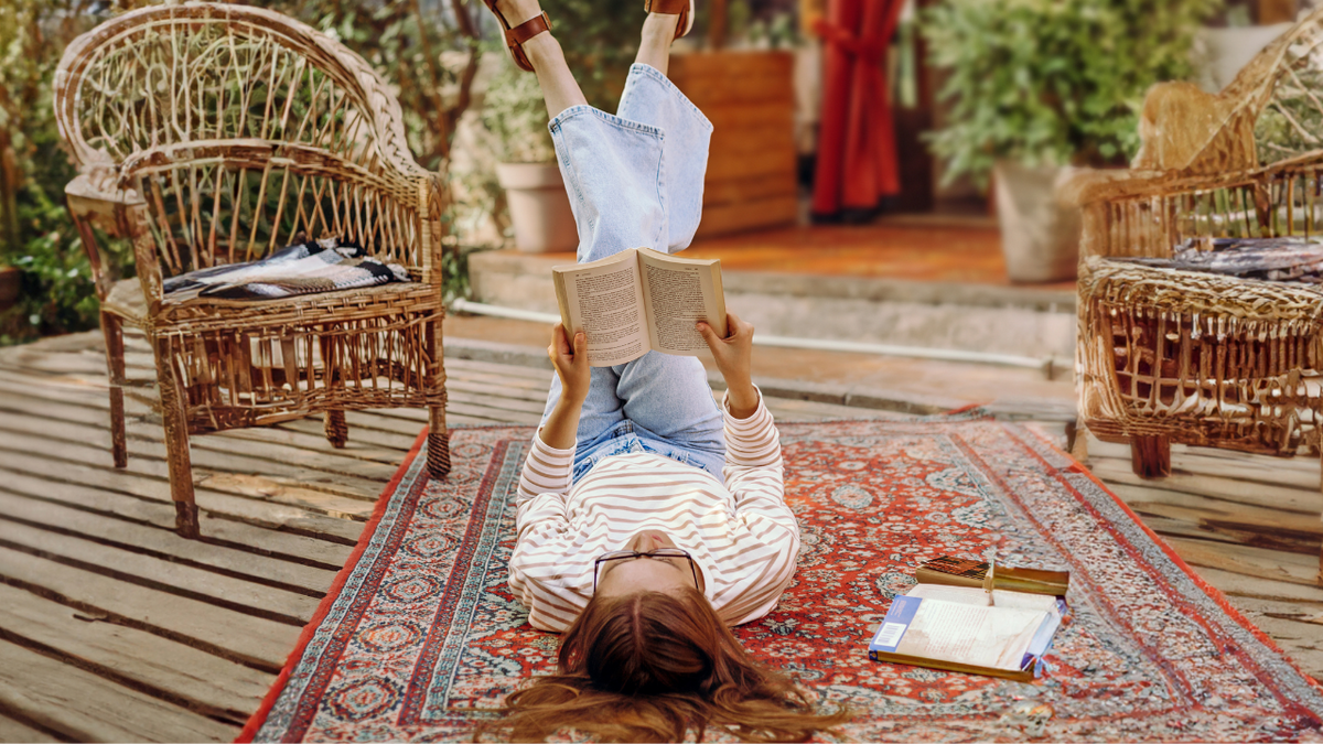 Choosing the right outdoor rug for a patio or deck