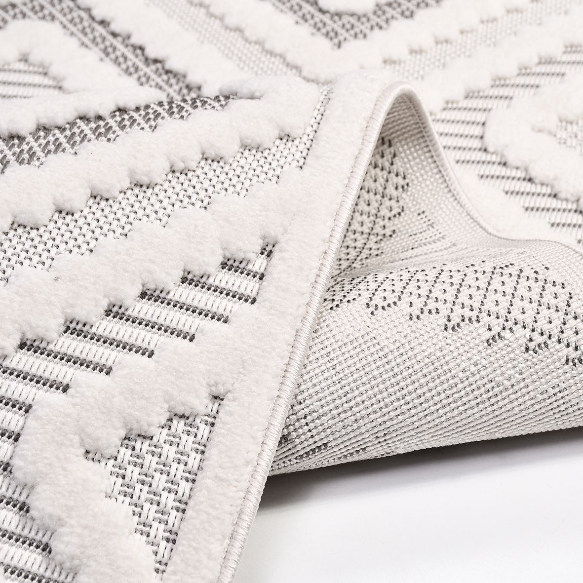 Geometric Area Rug – Machine Made Rug With Durable Polyester Yarn, 8mm Pile Height