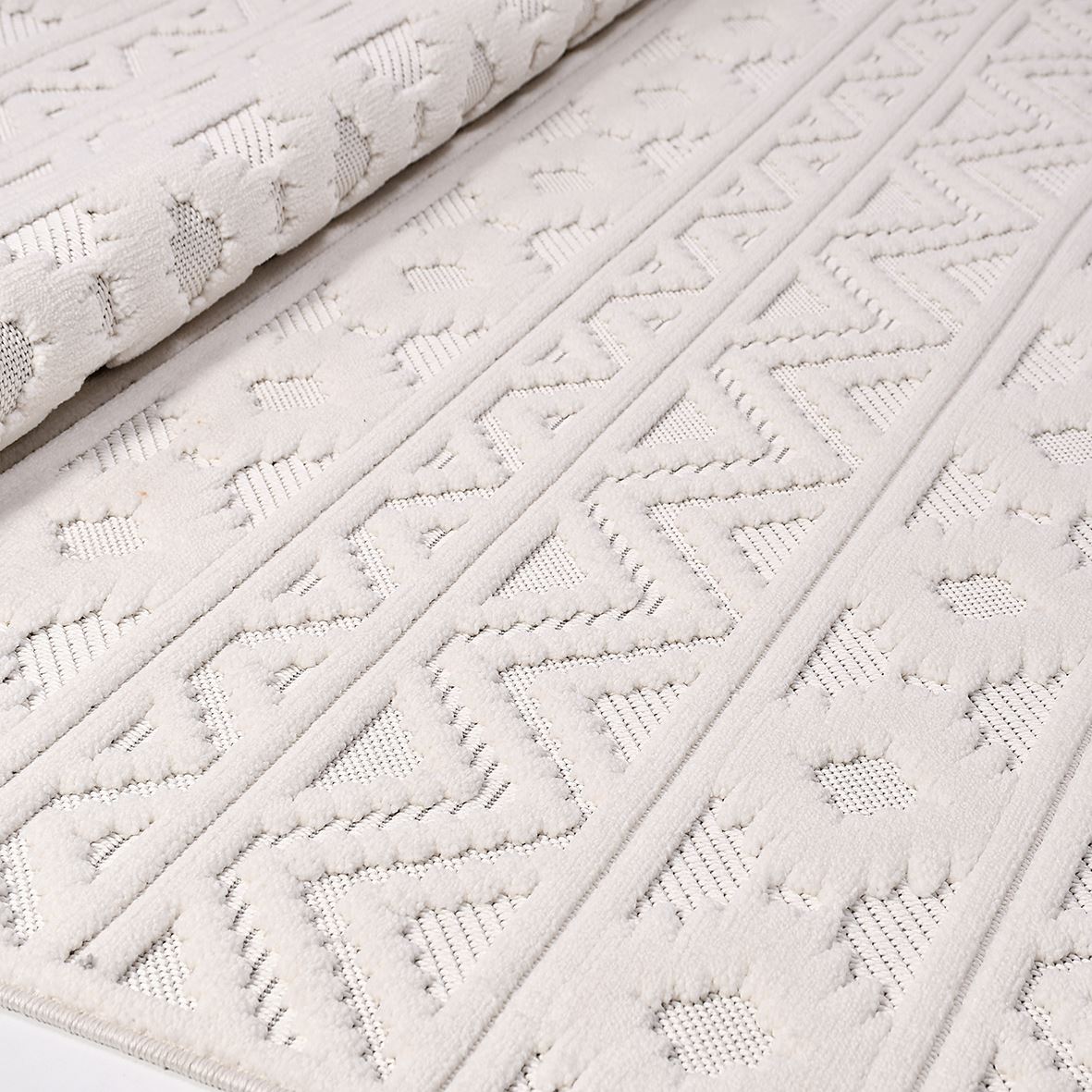 Cream Striped Area Rug – Machine Made Rug With 8mm Pile & High Stitch Density