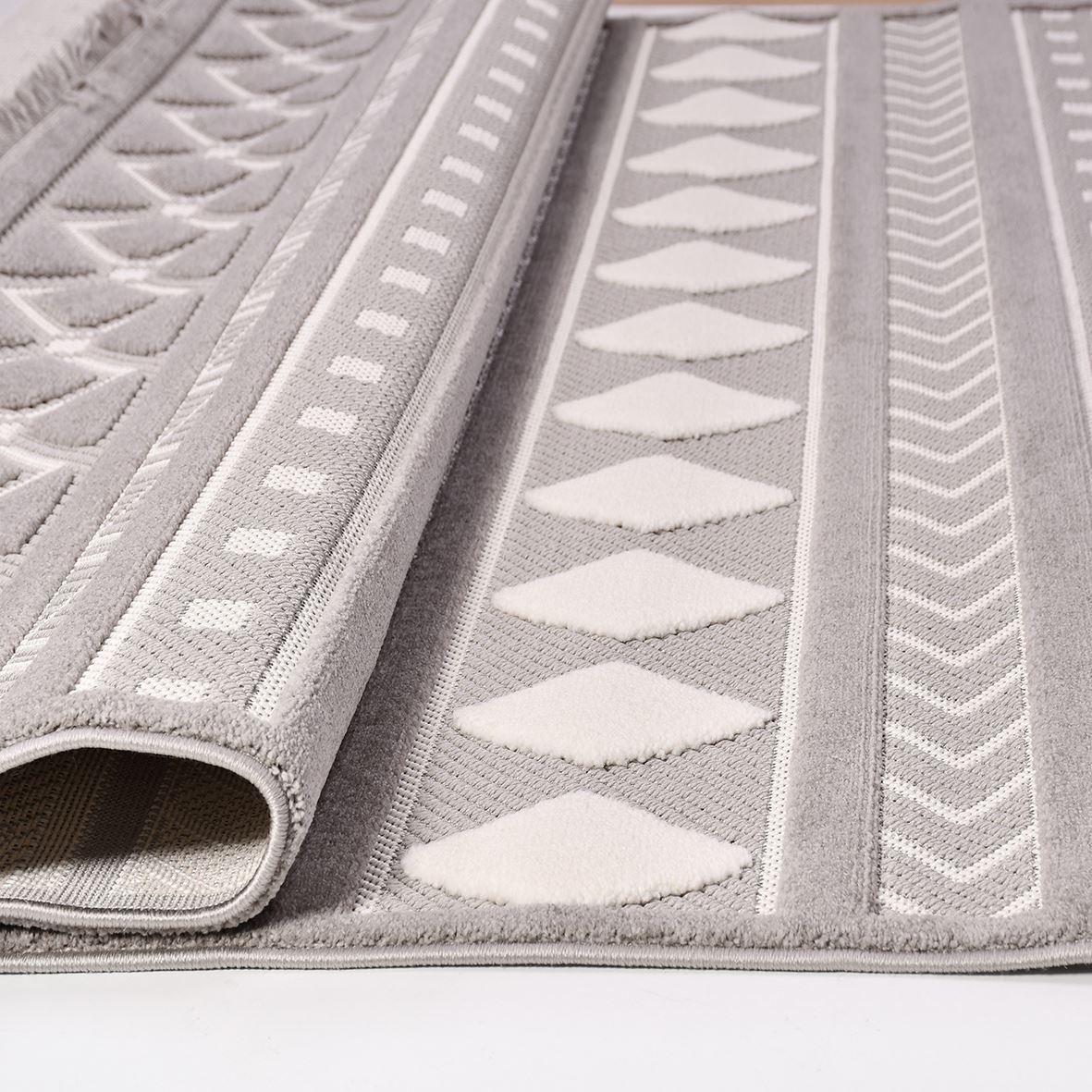 Grey Geometric Area Rug - Machine Made Rug With Durable Polyester Carpet, 8mm Pile