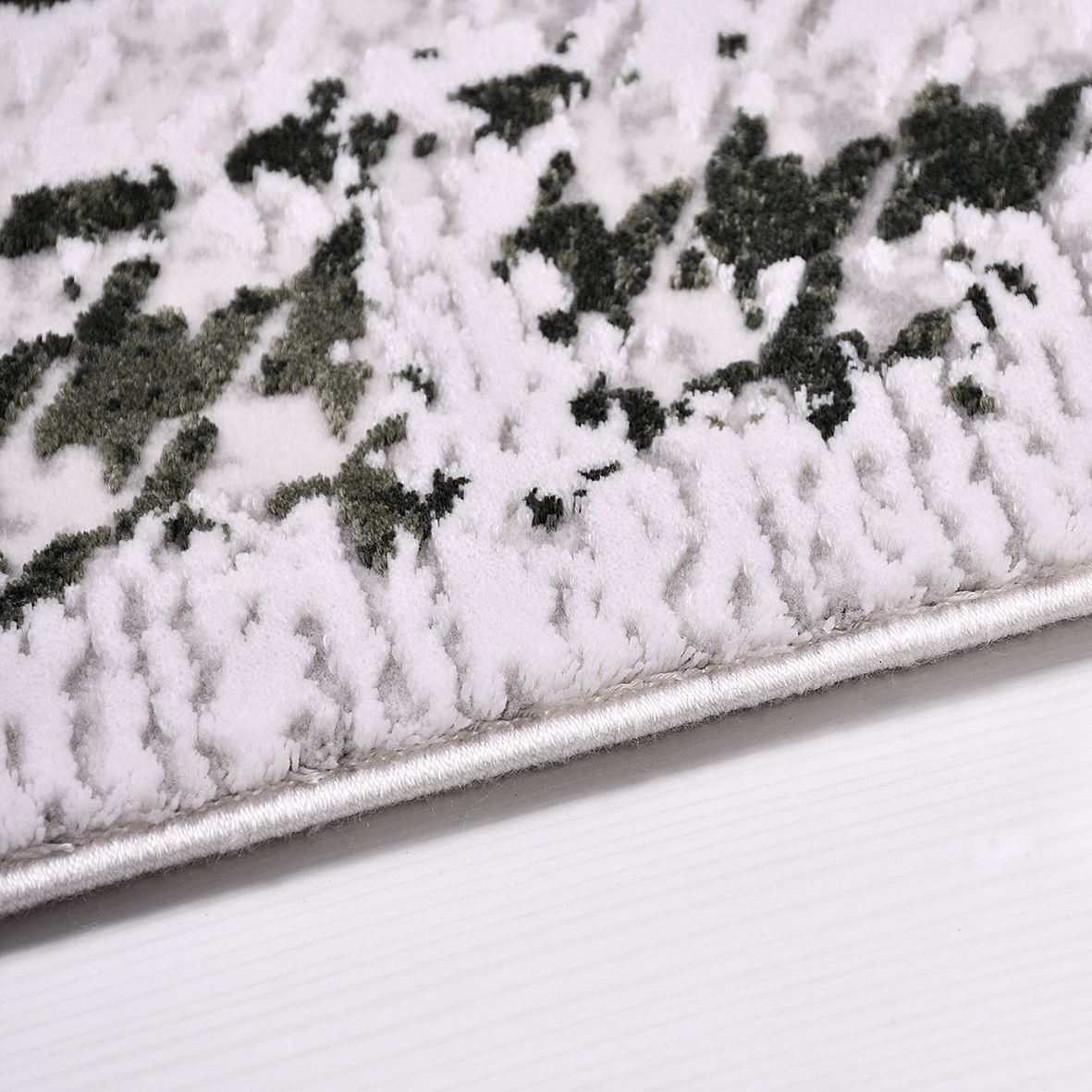 Viscose Area Rug – Machine Made Rug with White Frame & Soft Pile Carpet