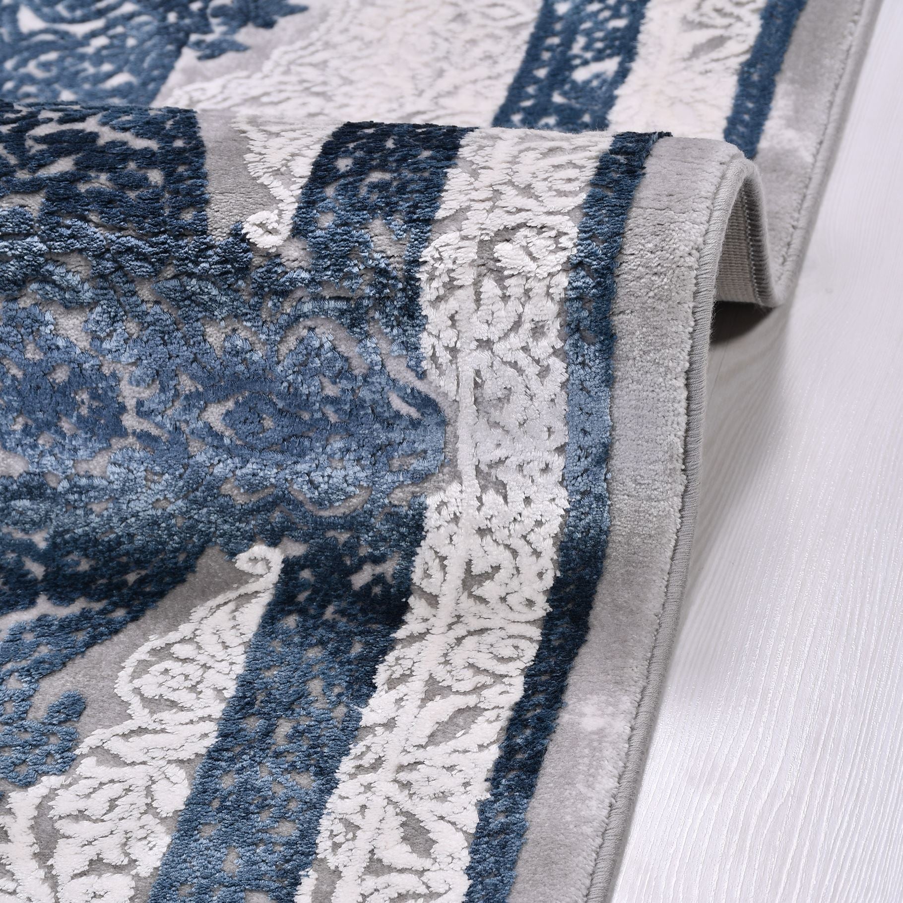 Bamboo Area Rug – Machine Made Rug with Grey Frame & Overlocked Edge Design