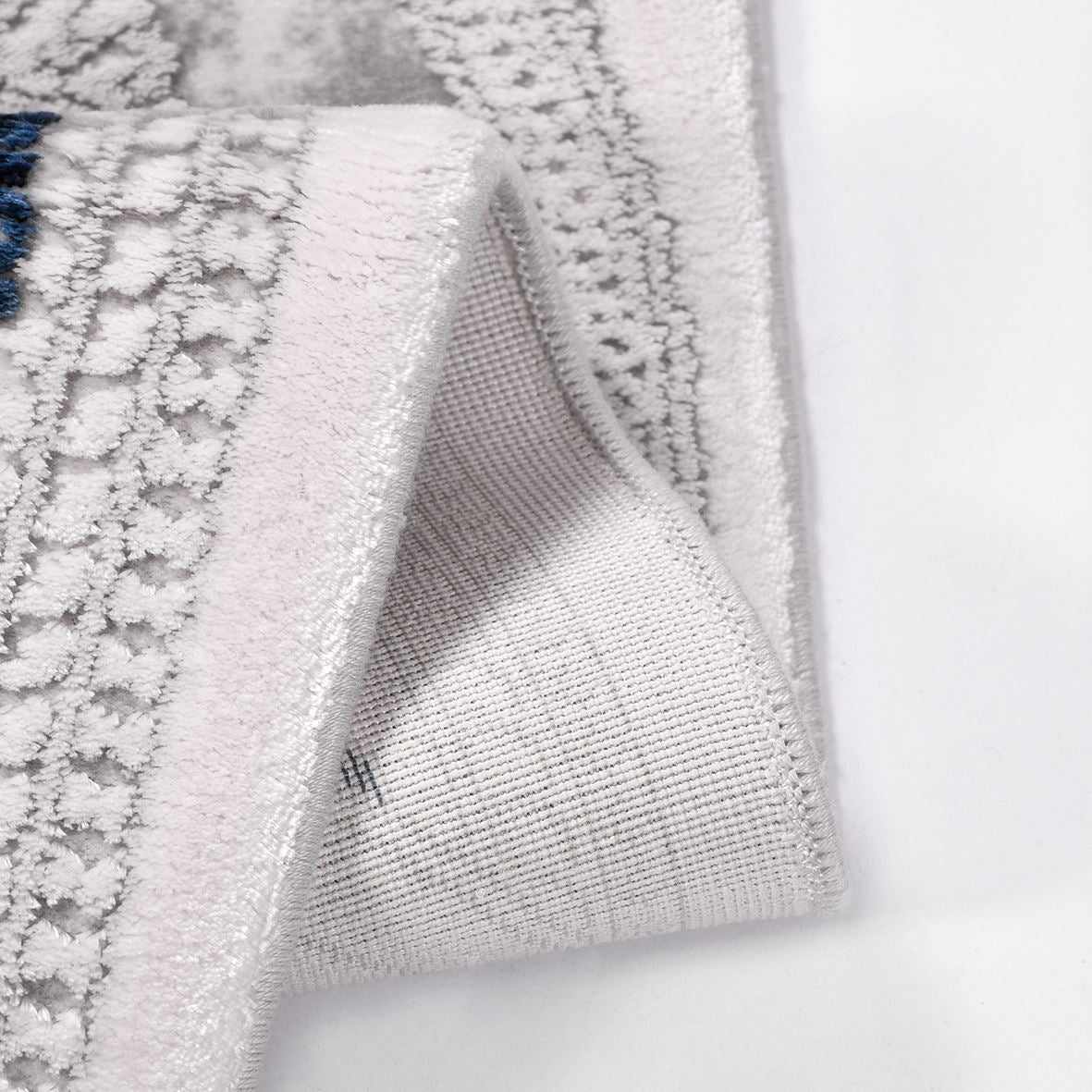 Classic Area Rug – Machine Made White Bamboo Yarn Rug with 11 mm Pile Height