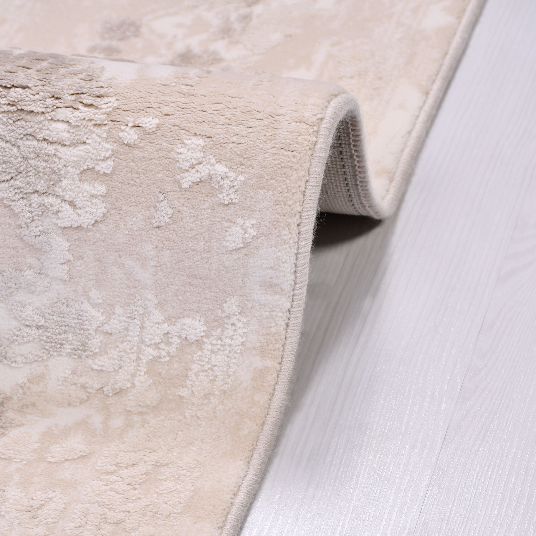 Bamboo Viscose Area Rug – Classic Machine Made Cream Rug with Overlocked Edge