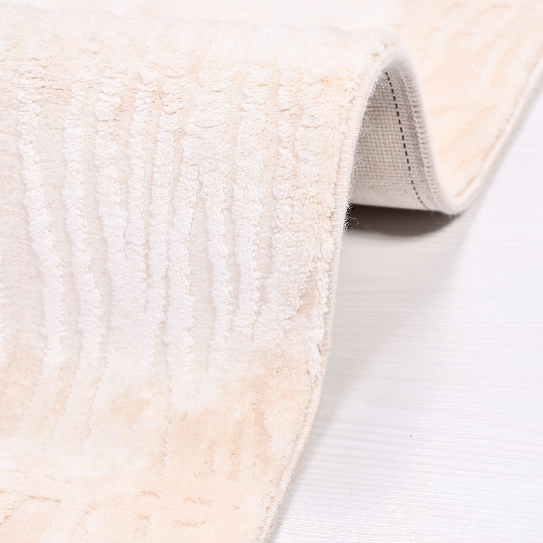 Modern Bamboo Area Rug – Machine Made Cream Viscose Carpet With Overlocked Edge