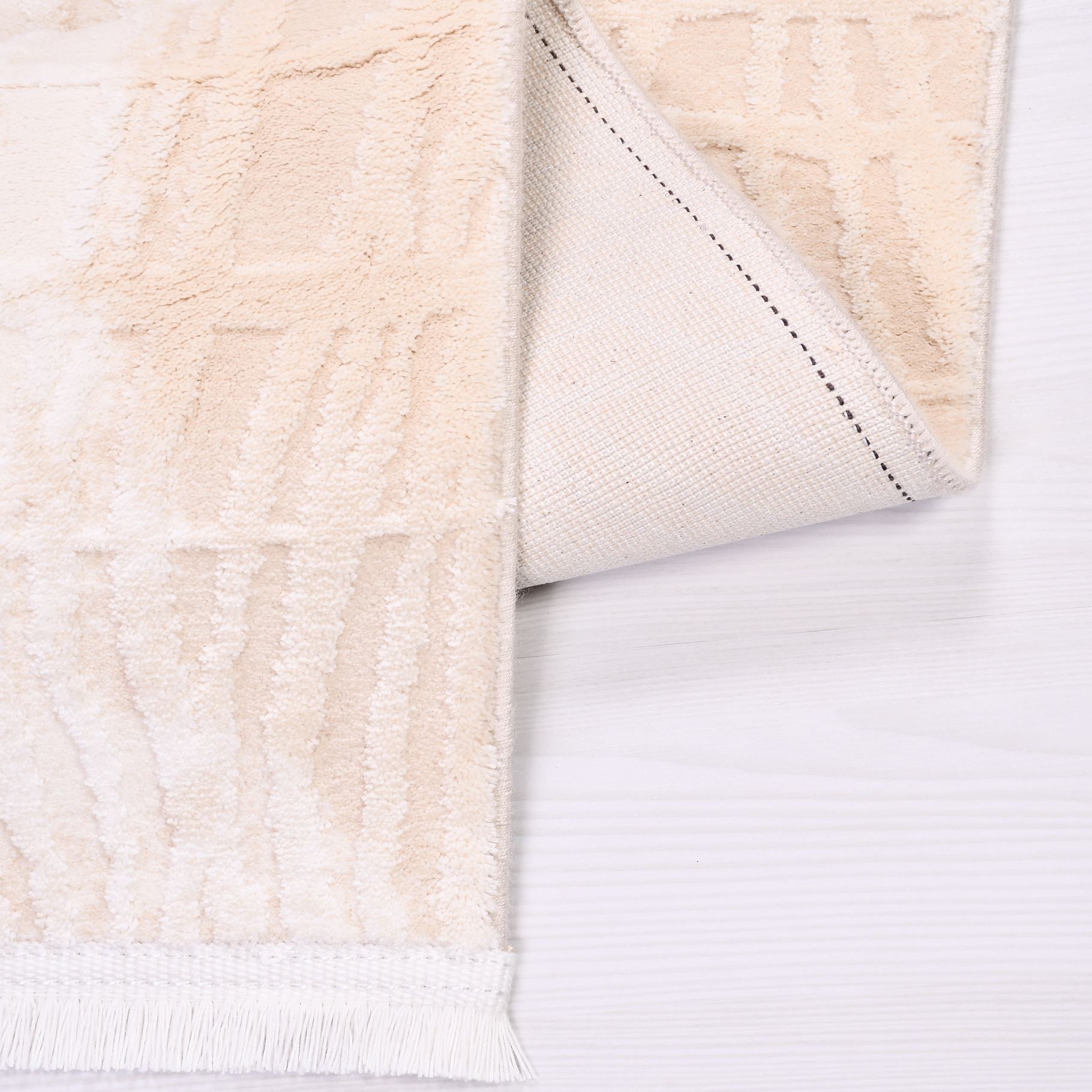 Modern Bamboo Area Rug – Machine Made Cream Viscose Carpet With Overlocked Edge