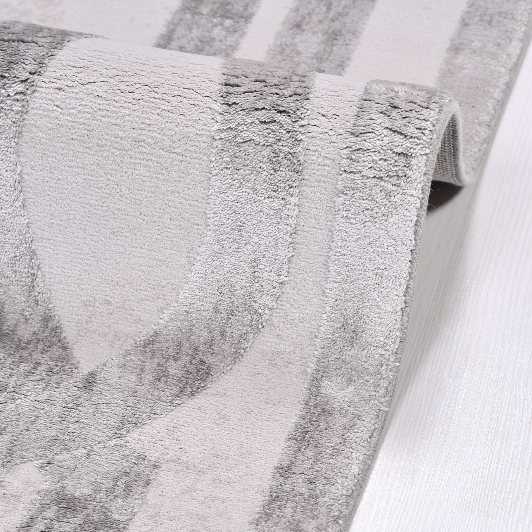 Bamboo Viscose Rug - Sutton Grey Frame Machine Made Area Floor Carpet With Overlocked Edge