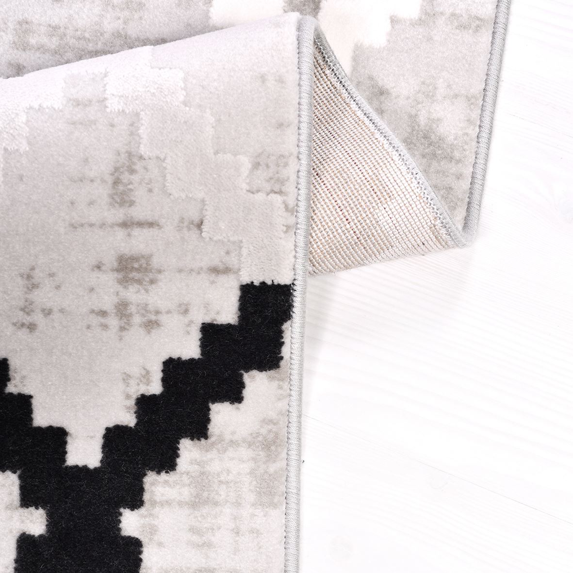 Grey Geometric Area Rug – Machine Made Rug with Acrylic Yarn & Cotton Weft