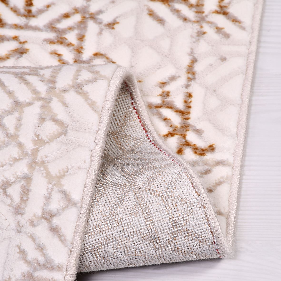 Geometric Area Rug – Machine Made Rug with 10 mm Pile Height, Cream Design