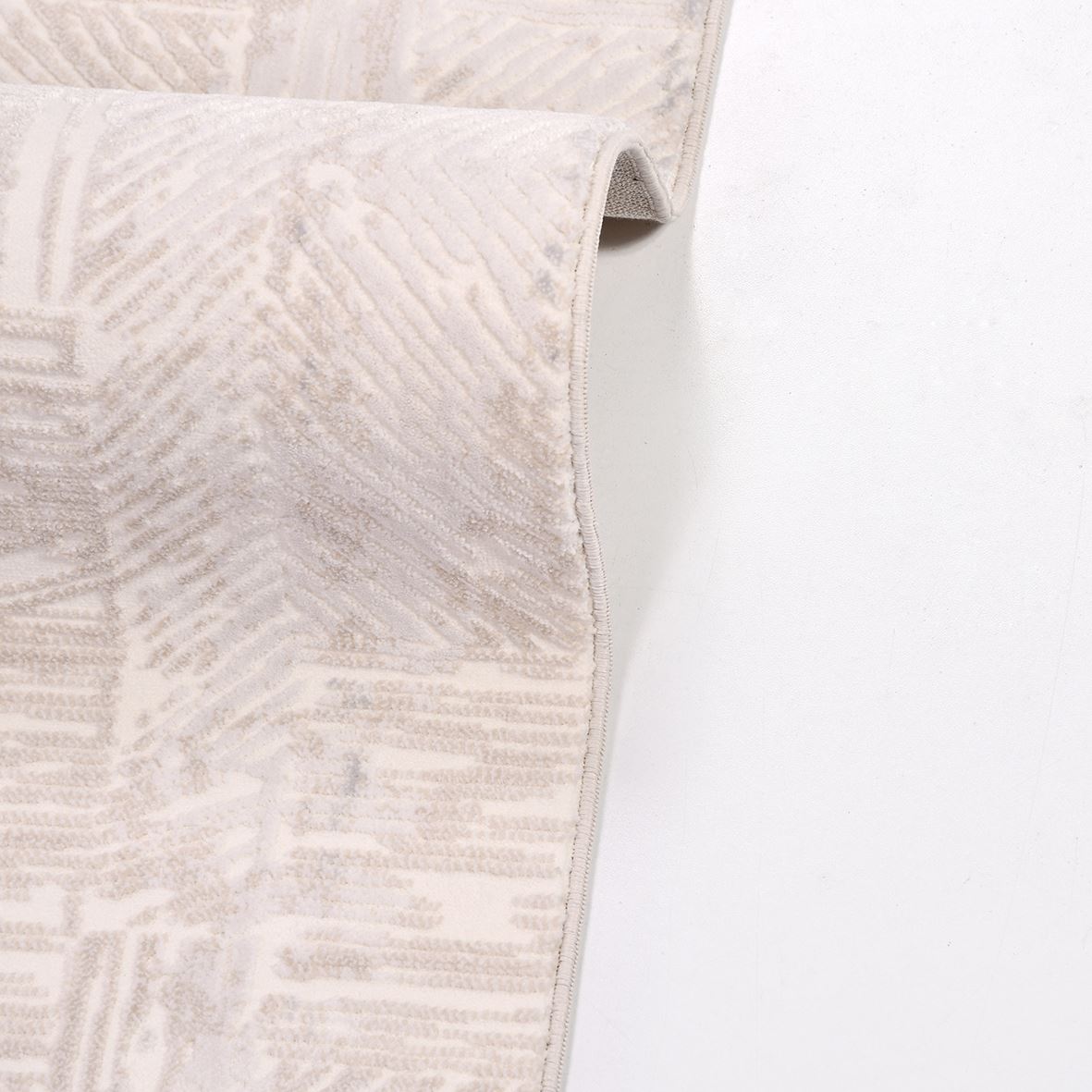 Cream Geometric Area Rug - Machine Made Rug With 6mm Pile Height | Durable Polyester Carpet