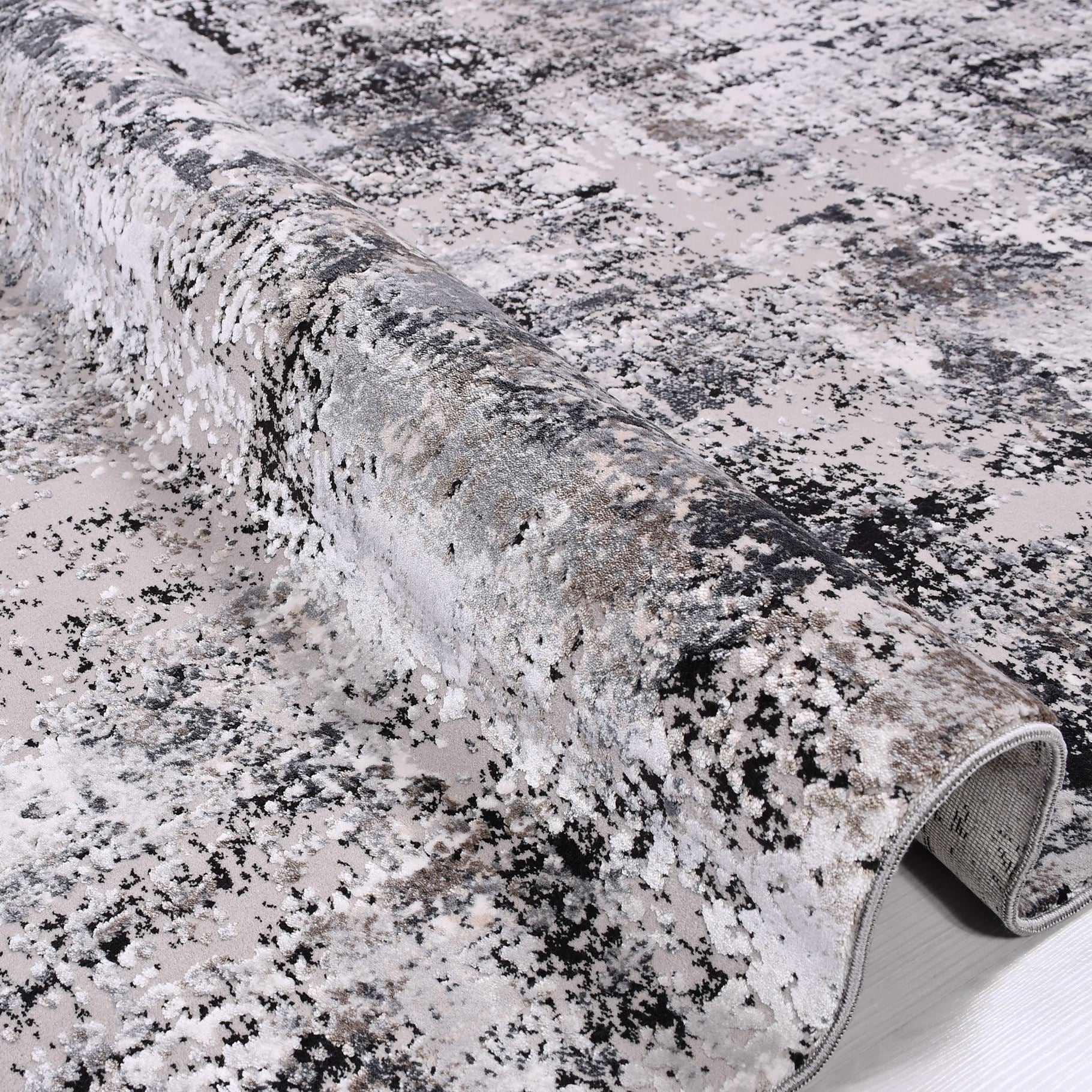Modern Area Rug – Black Machine Made Rug with Overlocked Edge, Low Pile
