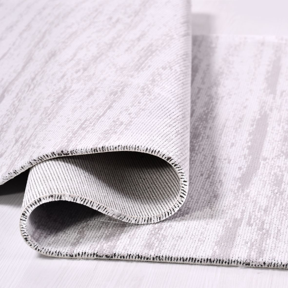White Striped Area Rug – Machine Made Rug with Soft Pile & Durable Floor Covering