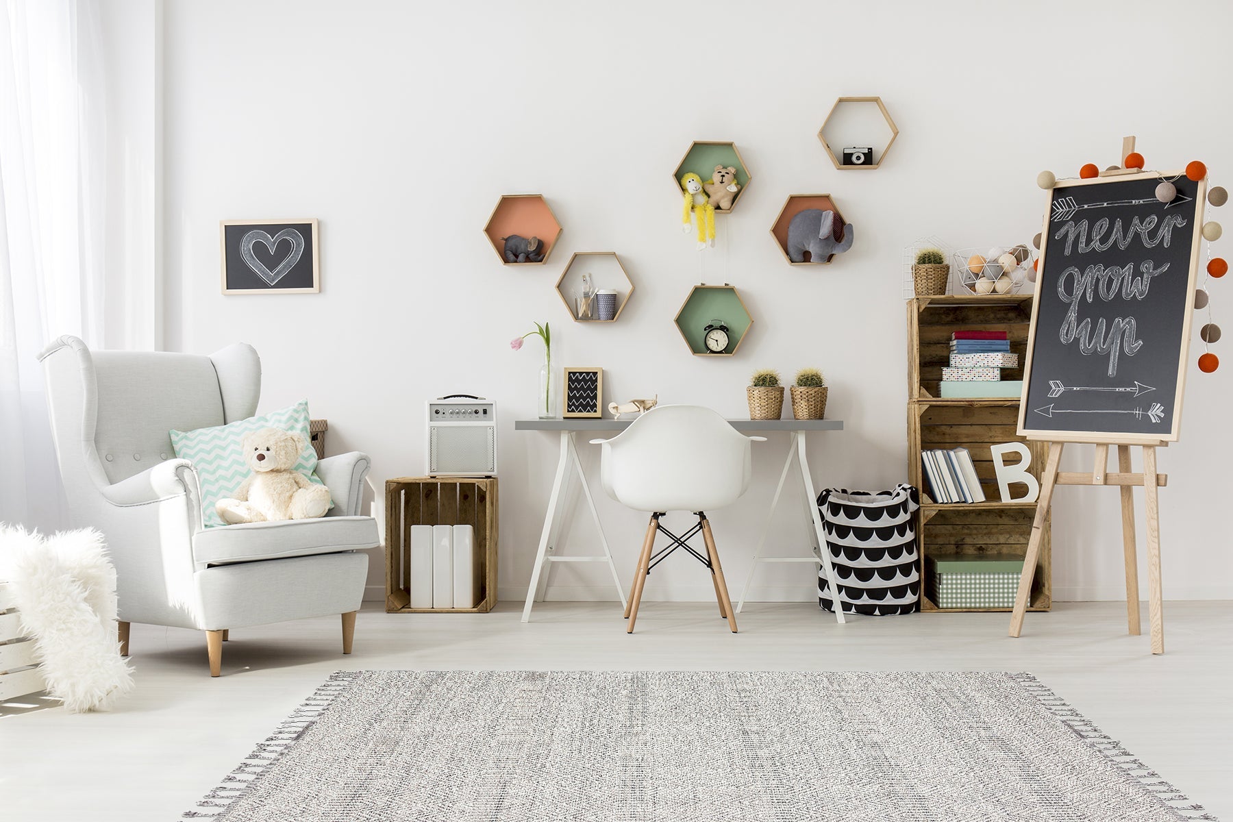 Grey Geometric Jute Rug - Machine Made Area Rug | Dust Free Soft Texture Carpet