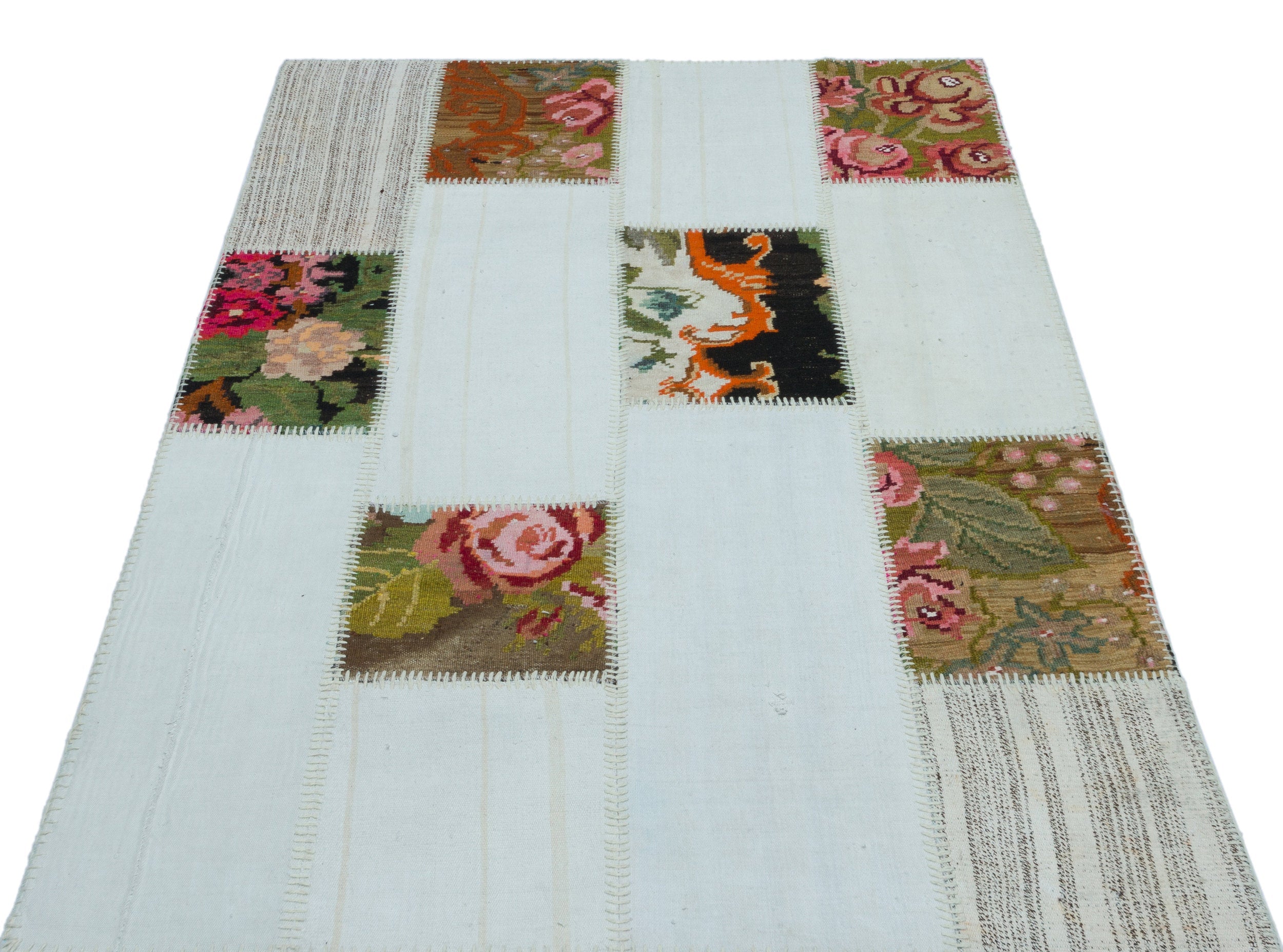 Teselya White Floral Wool Handmade Area Rug 4'0" x 5'11"