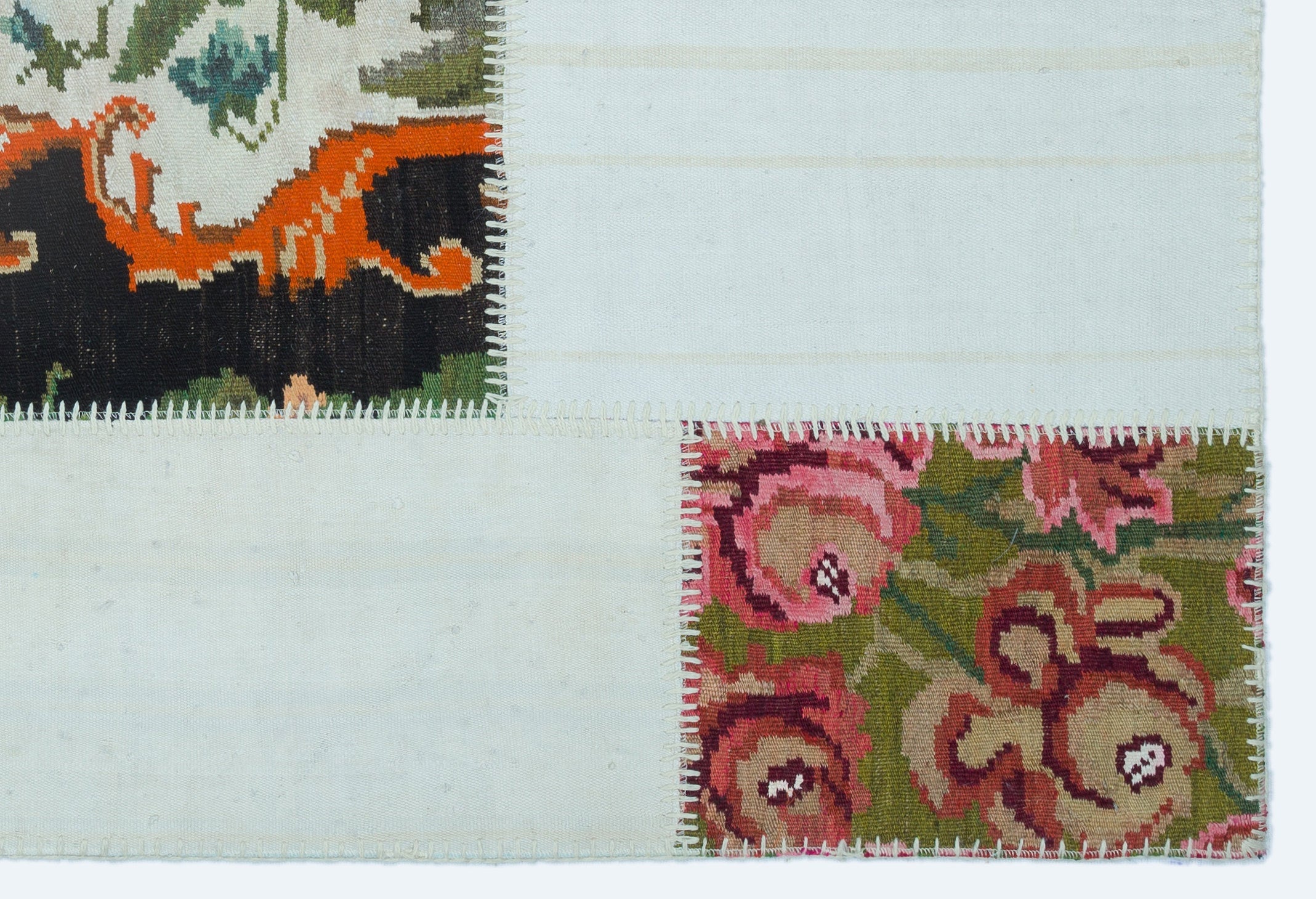 Teselya White Floral Wool Handmade Area Rug 4'0" x 5'11"