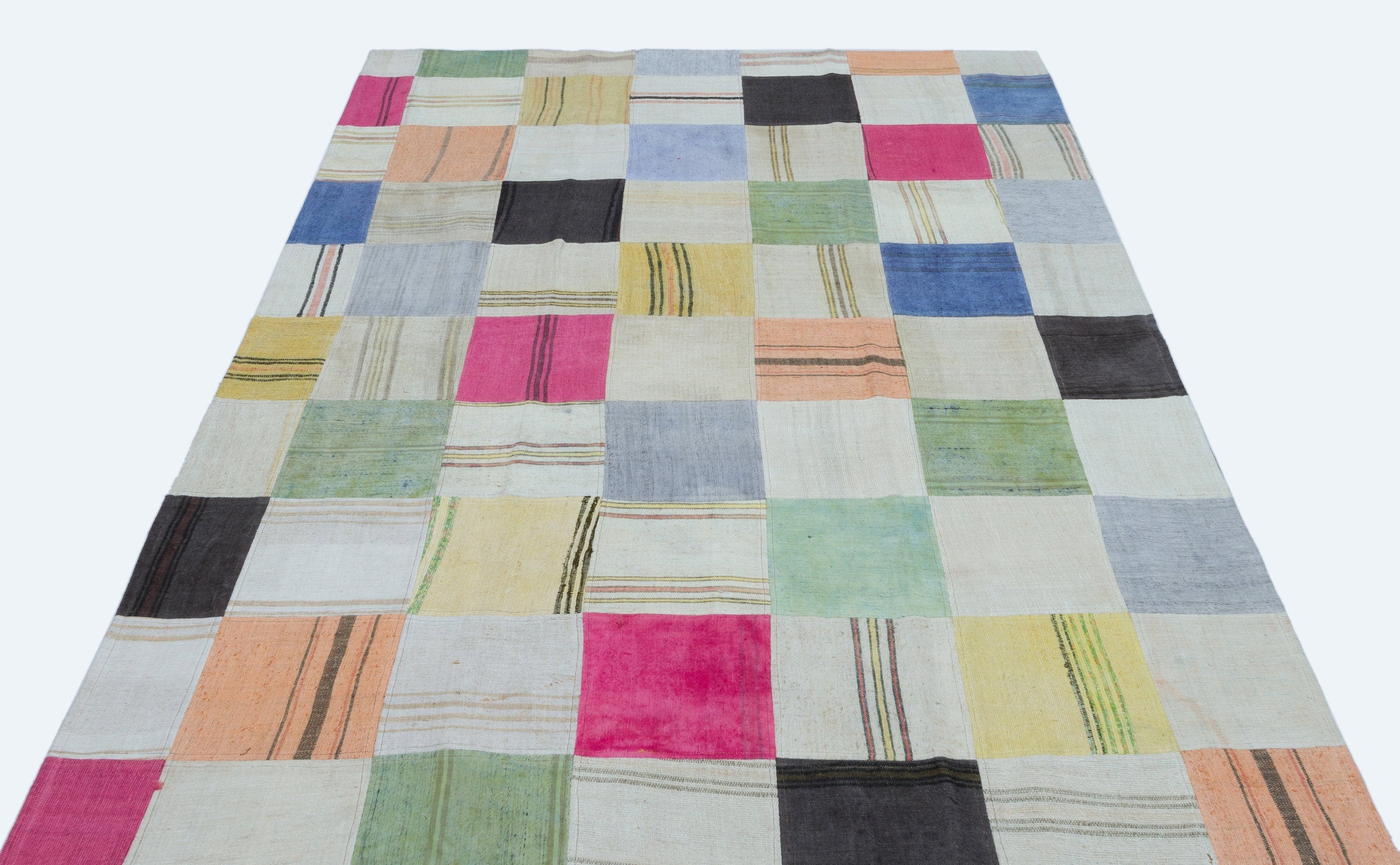 Teselya Beige Patchwork Wool Handmade Area Rug 5'3" x 7'6"