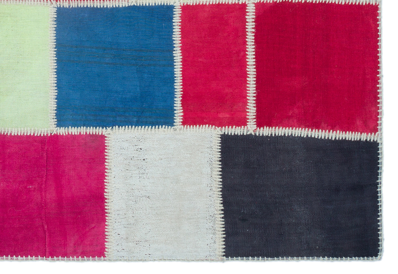 Teselya Red Patchwork Wool Handmade Area Rug 5'1" x 7'5"