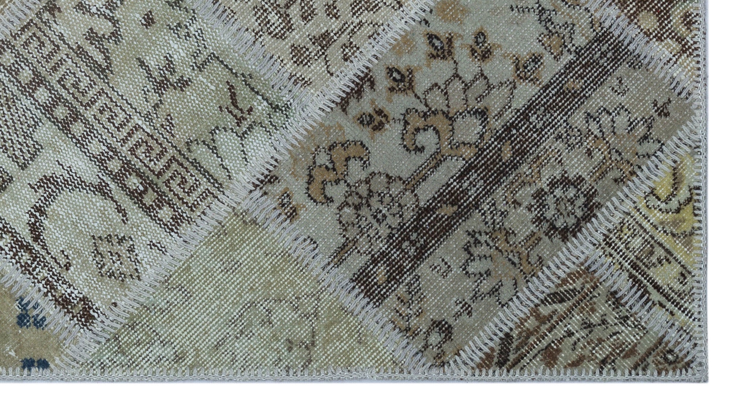 Iskece 25904 Beige Patchwork Wool Handmade Area Rug 2'7" x 4'11"