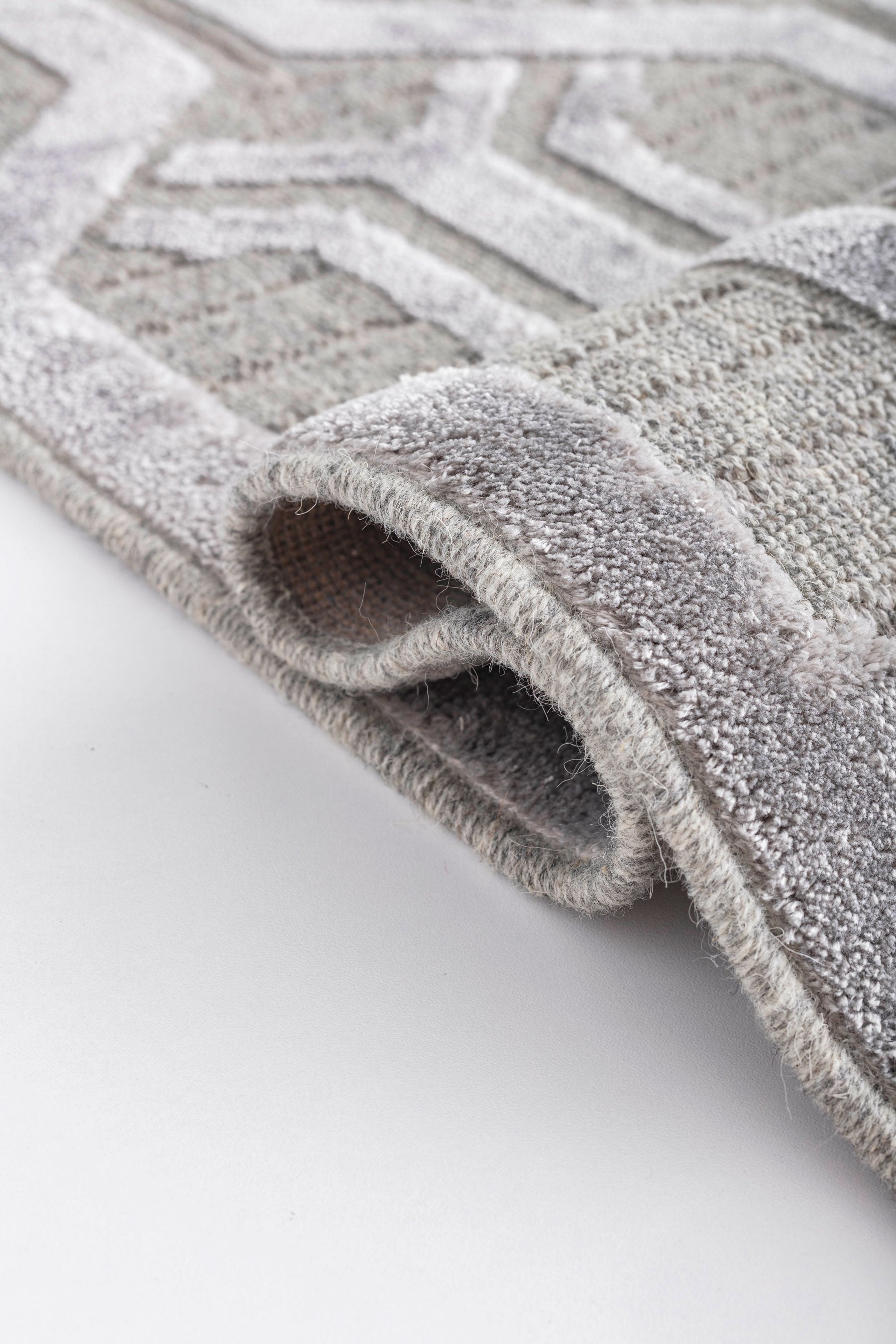 Grey Geometric Area Rug – Soft Wool Viscose Flatweave Carpet for Living Room