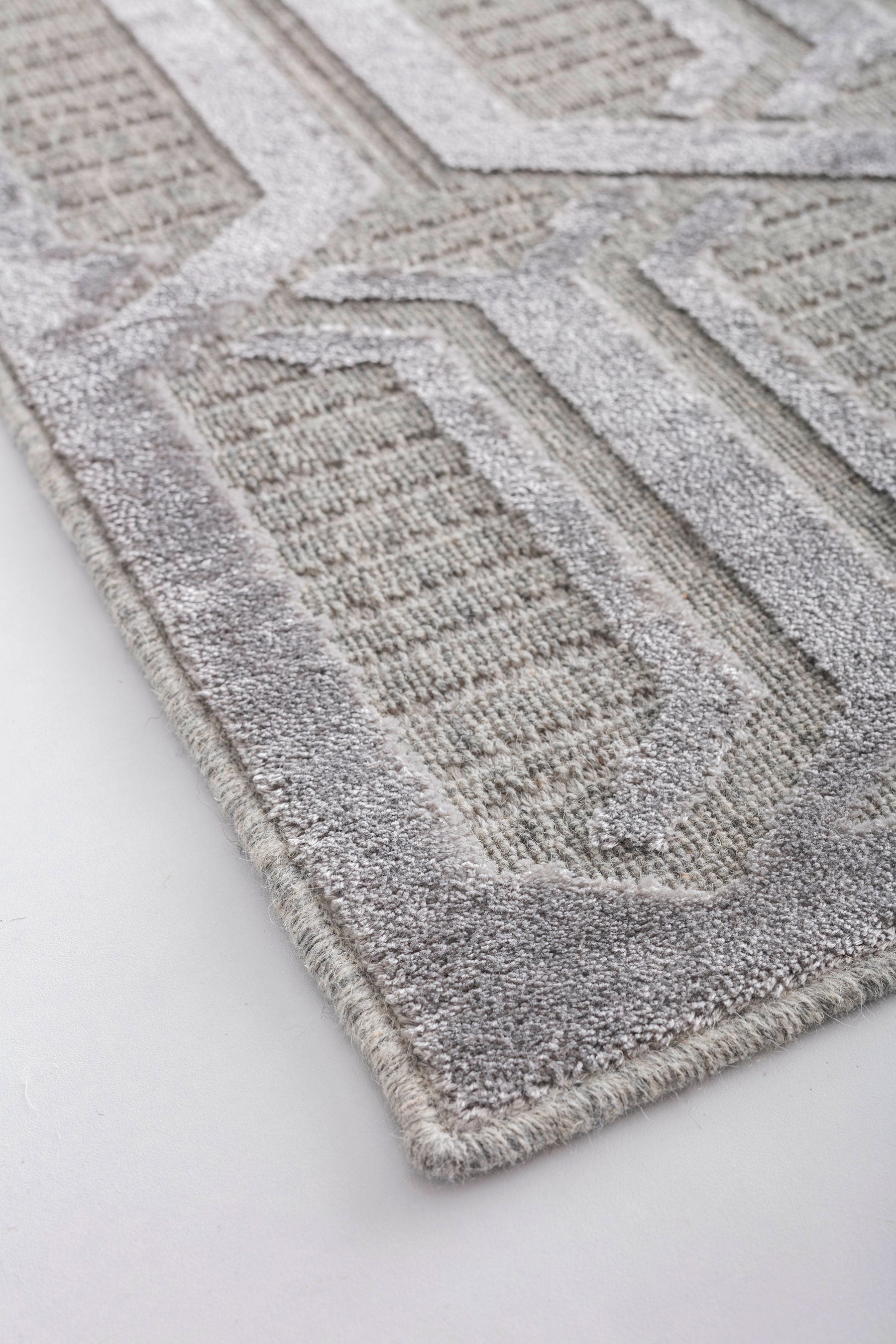 Grey Geometric Area Rug – Soft Wool Viscose Flatweave Carpet for Living Room