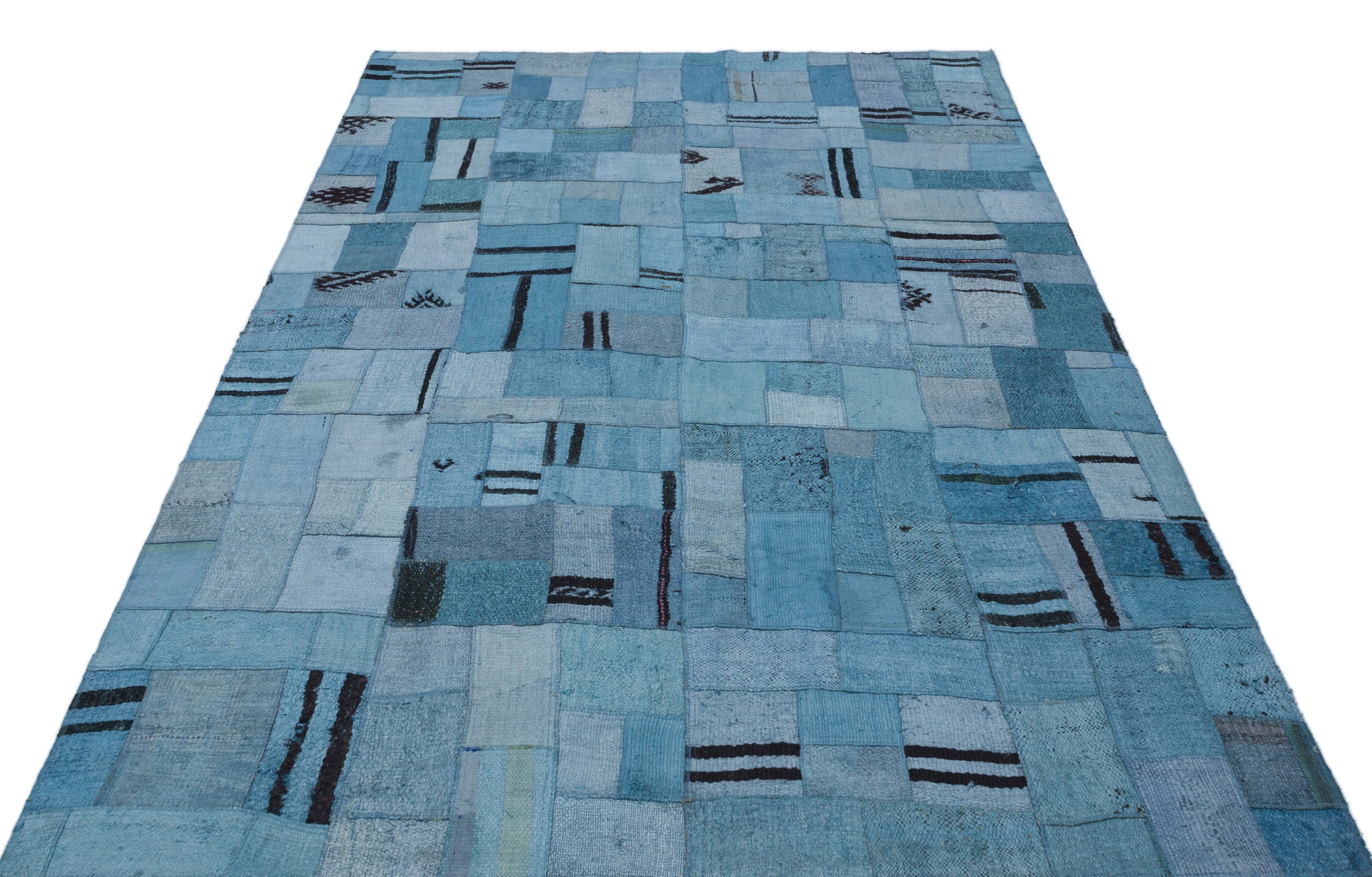 Teselya Turquoise Patchwork Wool Handmade Area Rug 5'3" x 7'5"