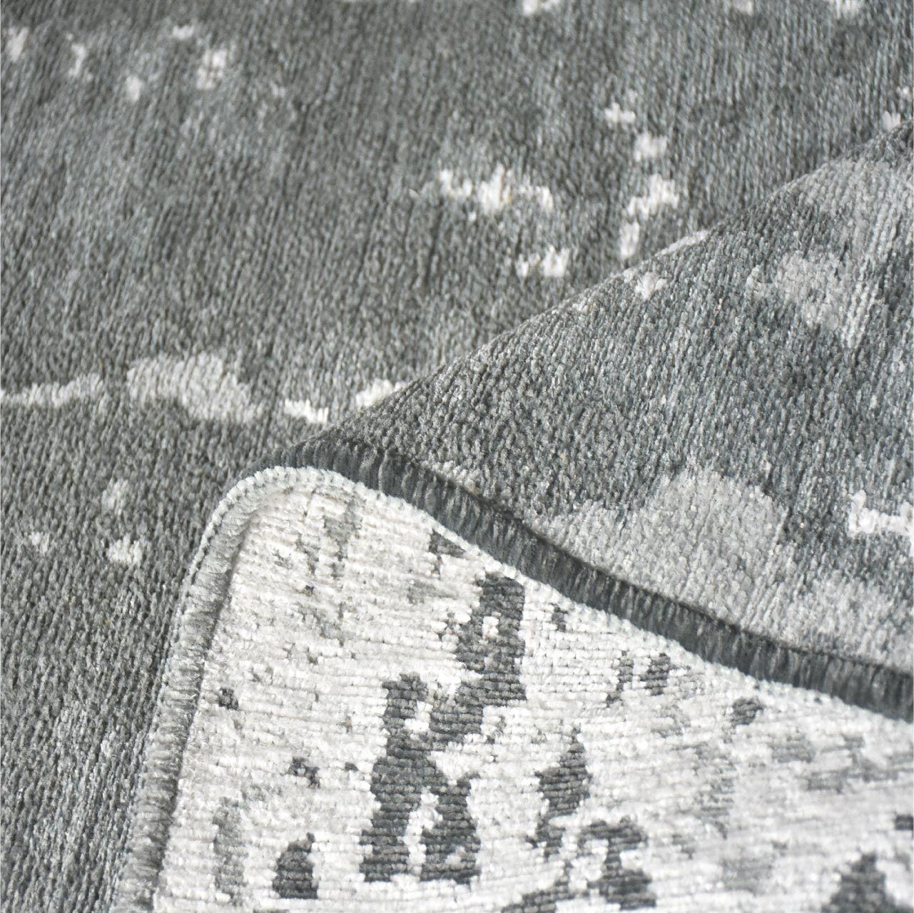 Modern Chenille Area Rug – Hallie Grey Machine Made Cotton Carpet With Overlocked Edge