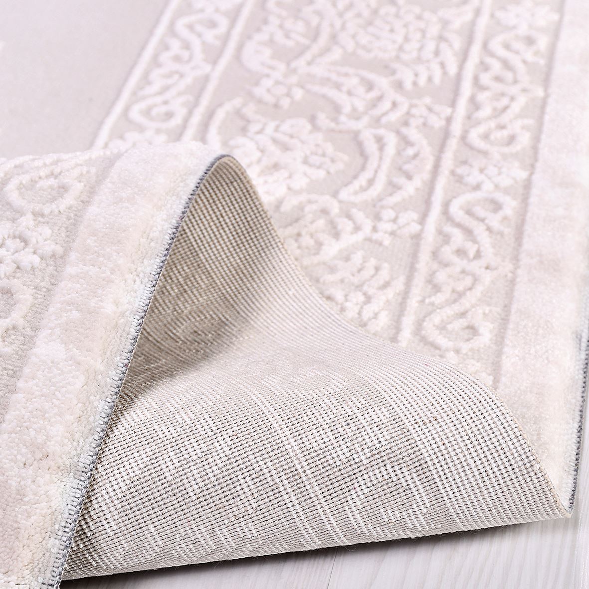 Classic Area Rug - Machine Made Cream Rug With Antislip Laser Edge Cut