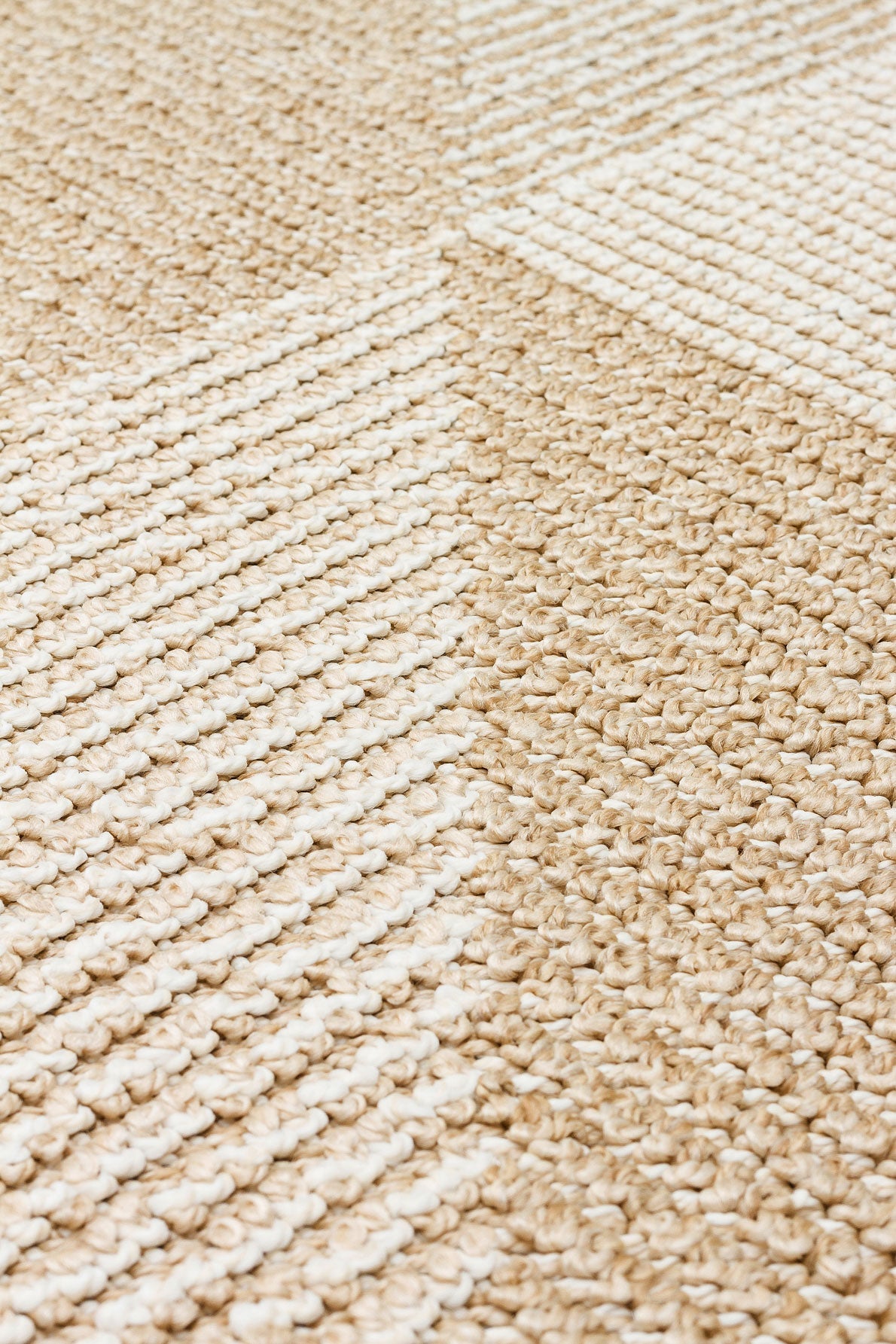 Jute Area Rug – Beige Geometric Machine Made Rug | Dust Free, Easy to Clean