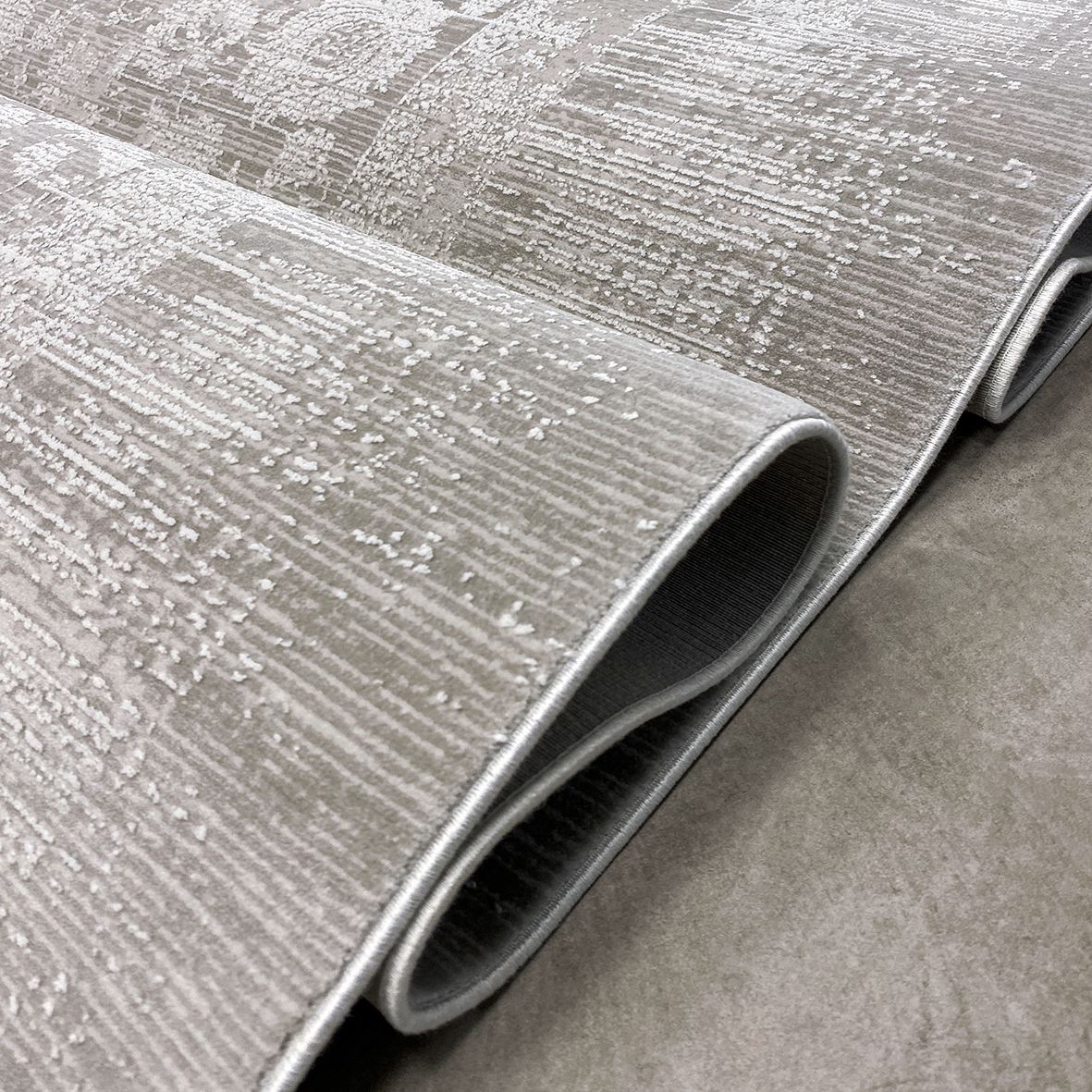 Viscose Area Rug – Machine Made Beige Frame Rug With 7mm Pile Height