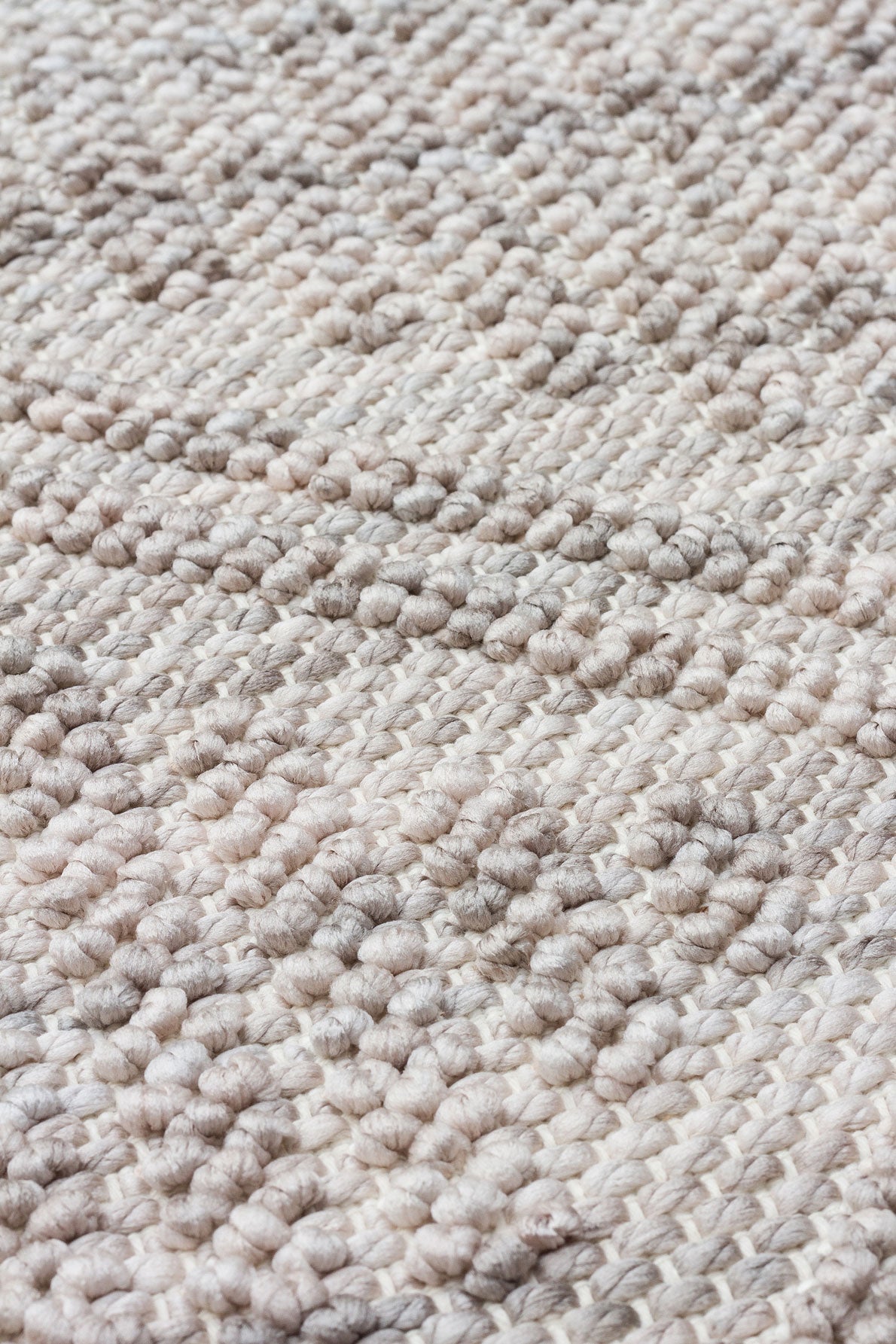 Grey Geometric Area Rug - Machine Made Rug With Soft Texture & Easy Clean