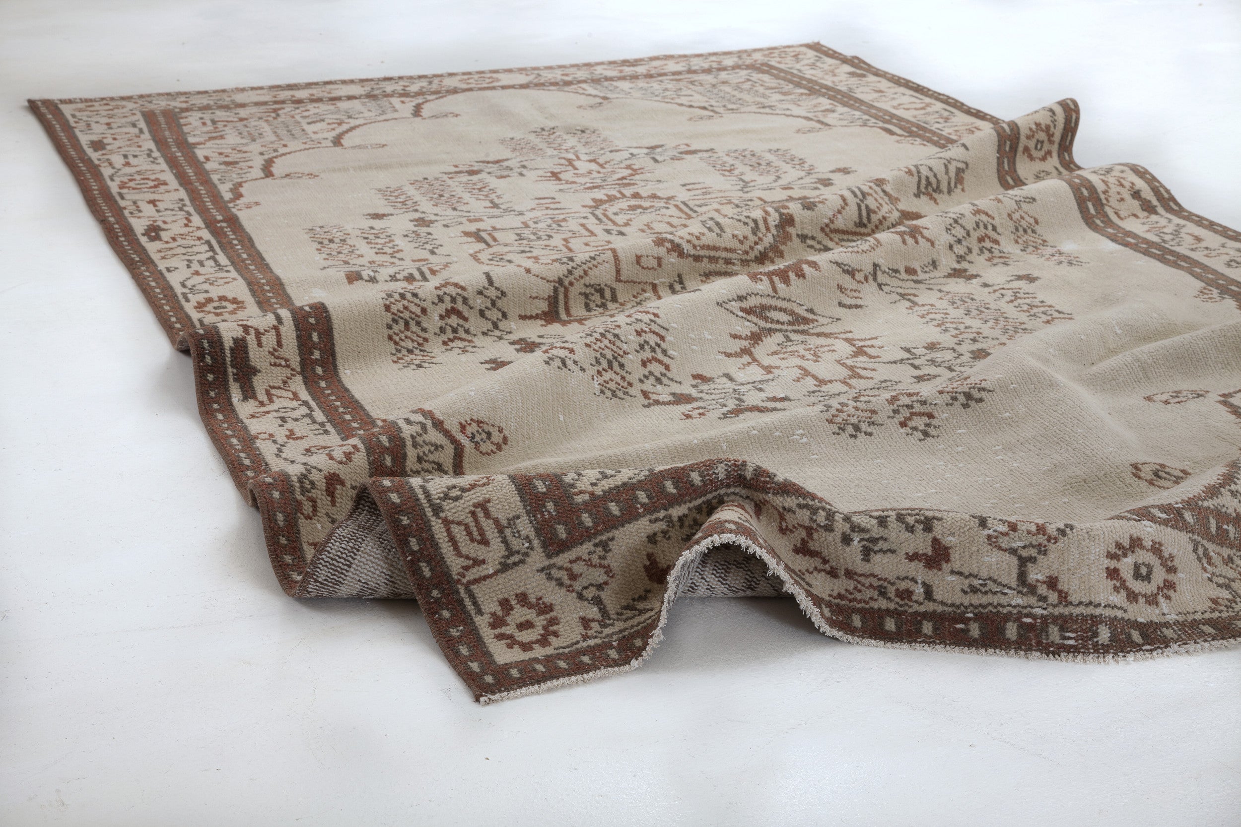 Atina Beige Vintage Wool Handmade Area Rug 5'1" x 8'7"