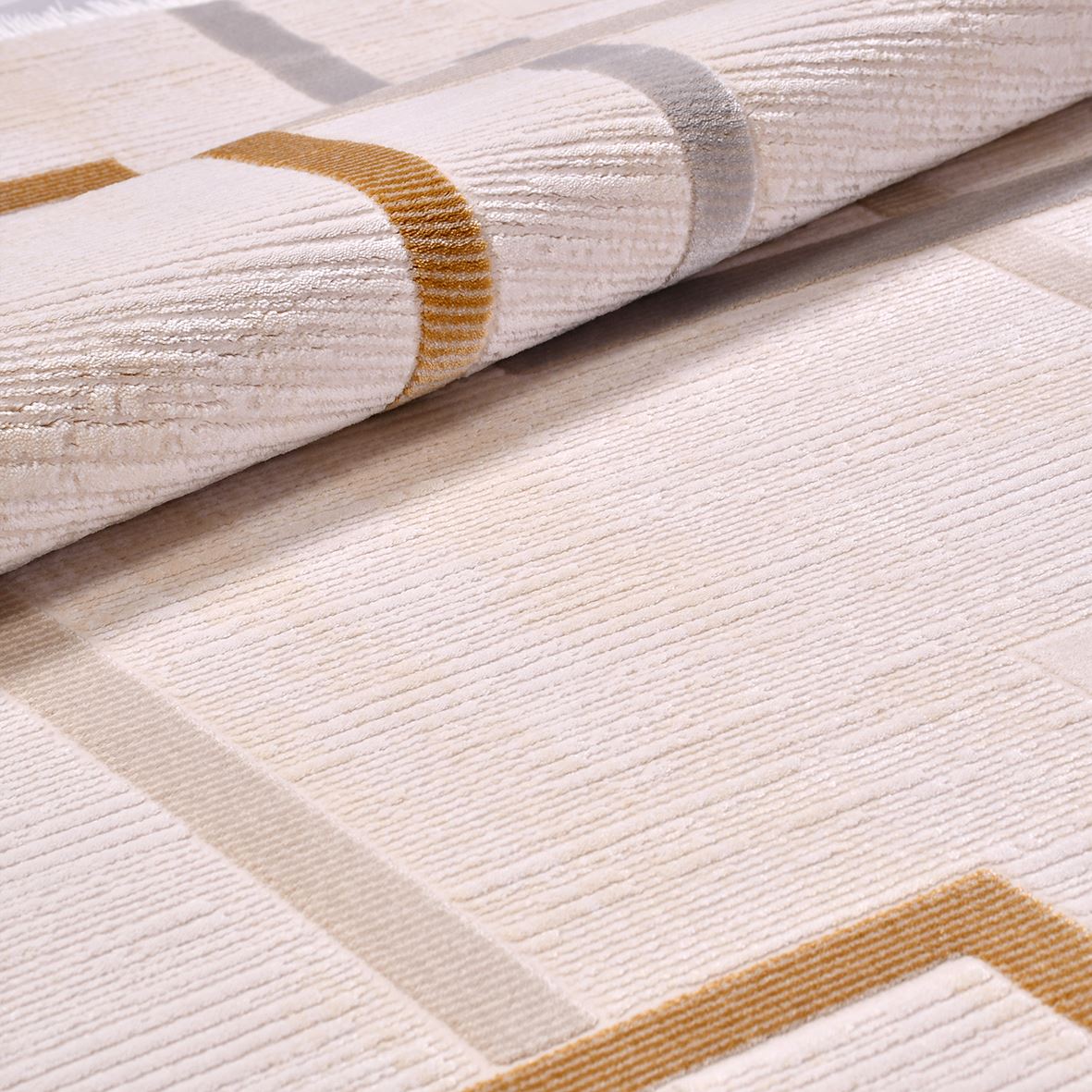 Cream Geometric Area Rug – Machine Made Rug with Soft Pile & Overlocked Edge