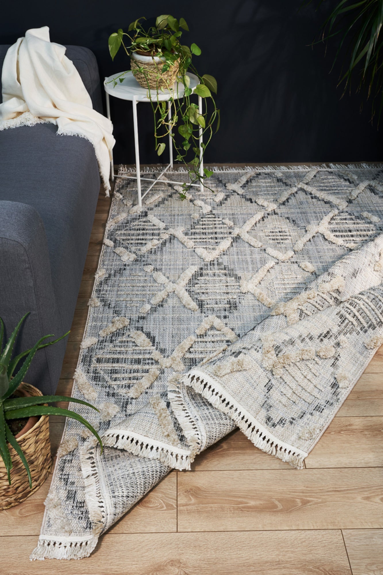 Beige Geometric Area Rug – Machine Made Cotton Yarn Carpet for Living Room