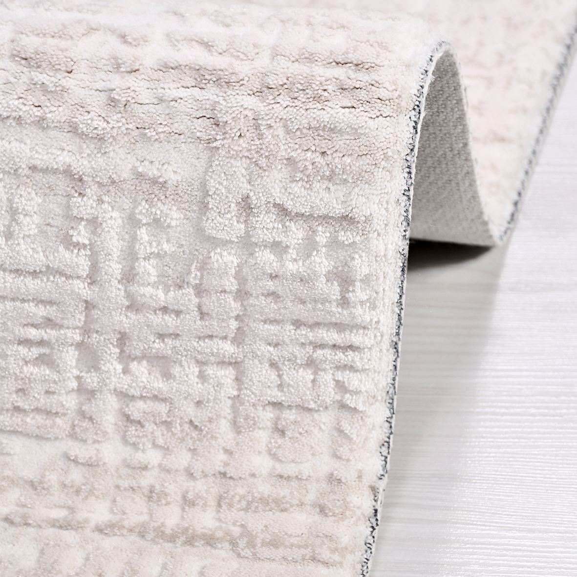 Cream Striped Area Rug – Machine Made Rug With Acrylic Yarn & Laser Cut Edges