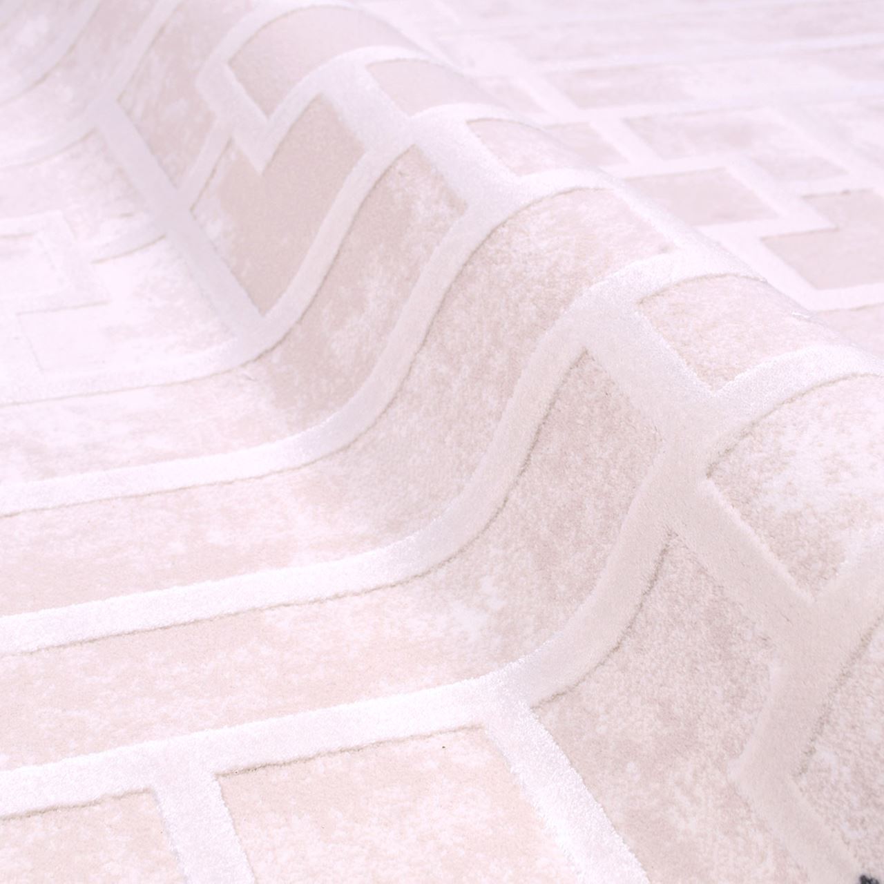 Cream Geometric Area Rug – Machine Made Rug with Acrylic Fibers & Non Slip Backing