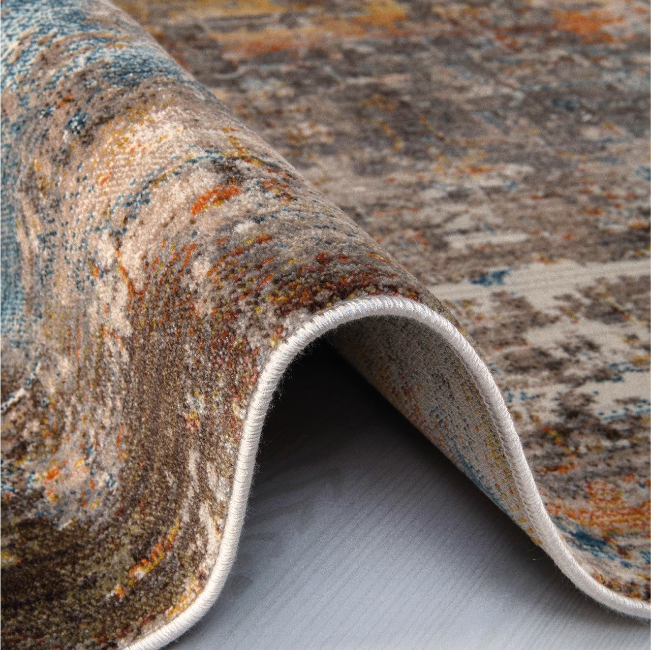 Vintage Area Rug – Machine Made Rug with Soft Pile & Overlocked Edge Brown Design