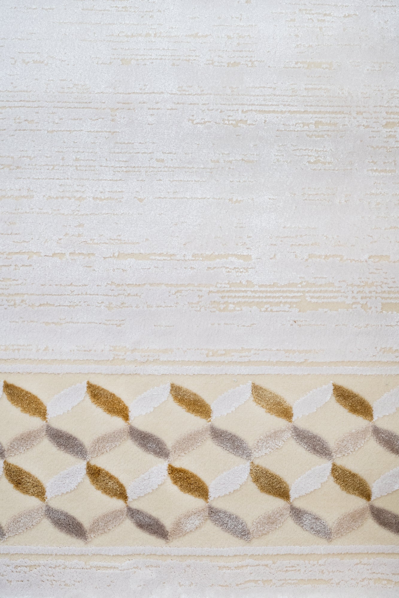 Viscose Area Rug – Machine Made Cream Frame Carpet With Fringed Edges