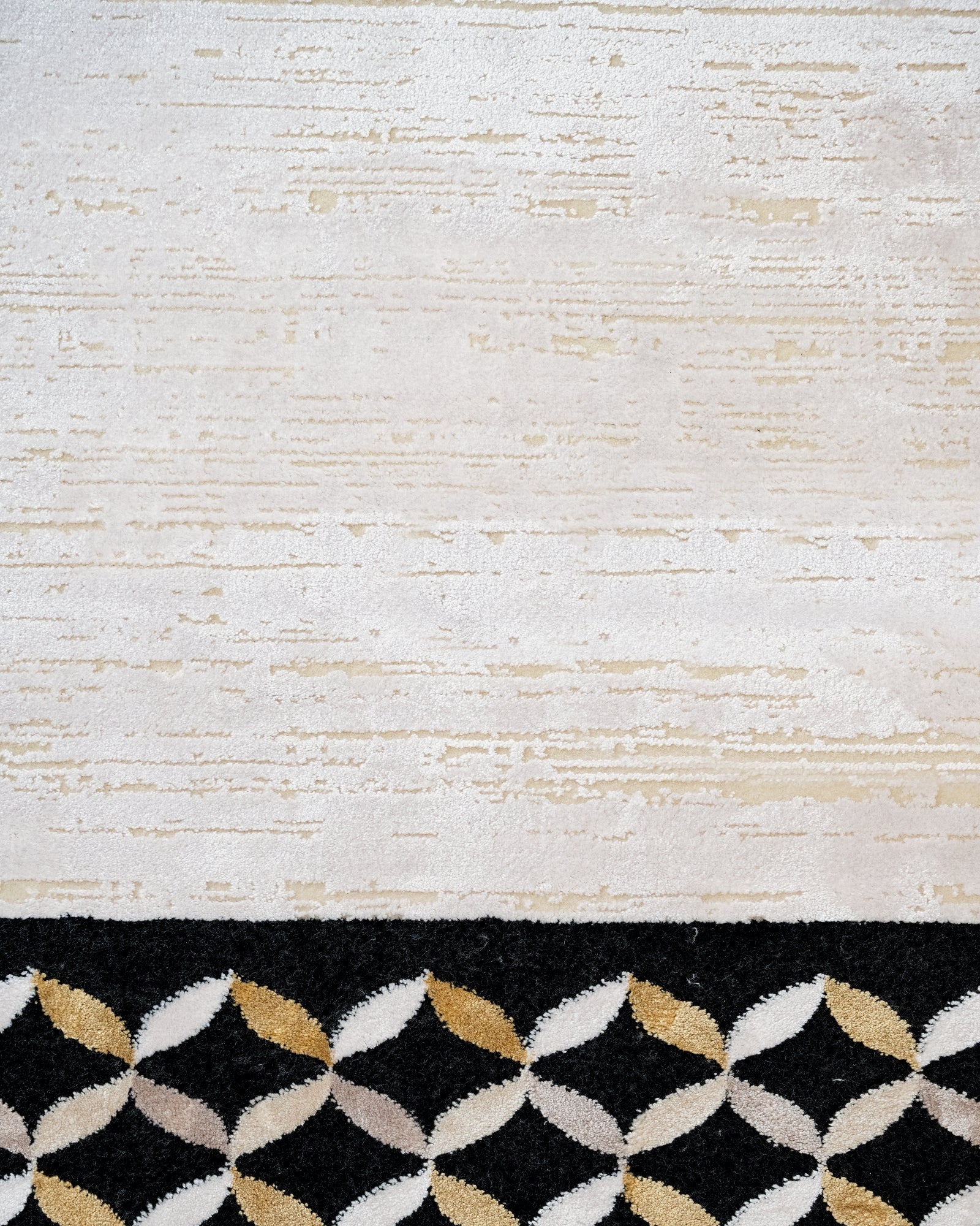 Viscose Area Rug – Black Frame Machine Made Rug with Fringed Edge for Living Room