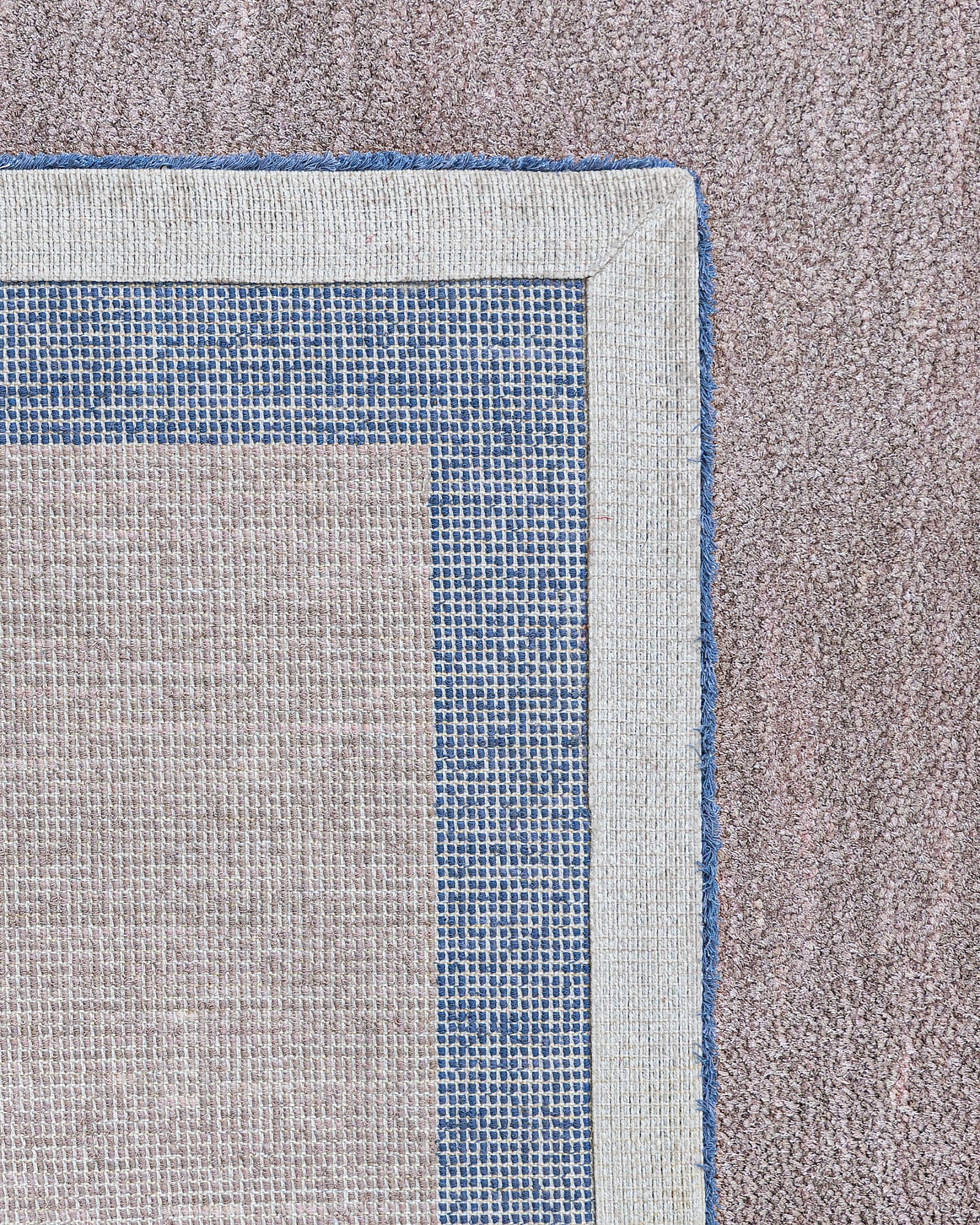 Natural Viscose Rug – Machine Made Carpet With Mink Frame & Axminster Weave