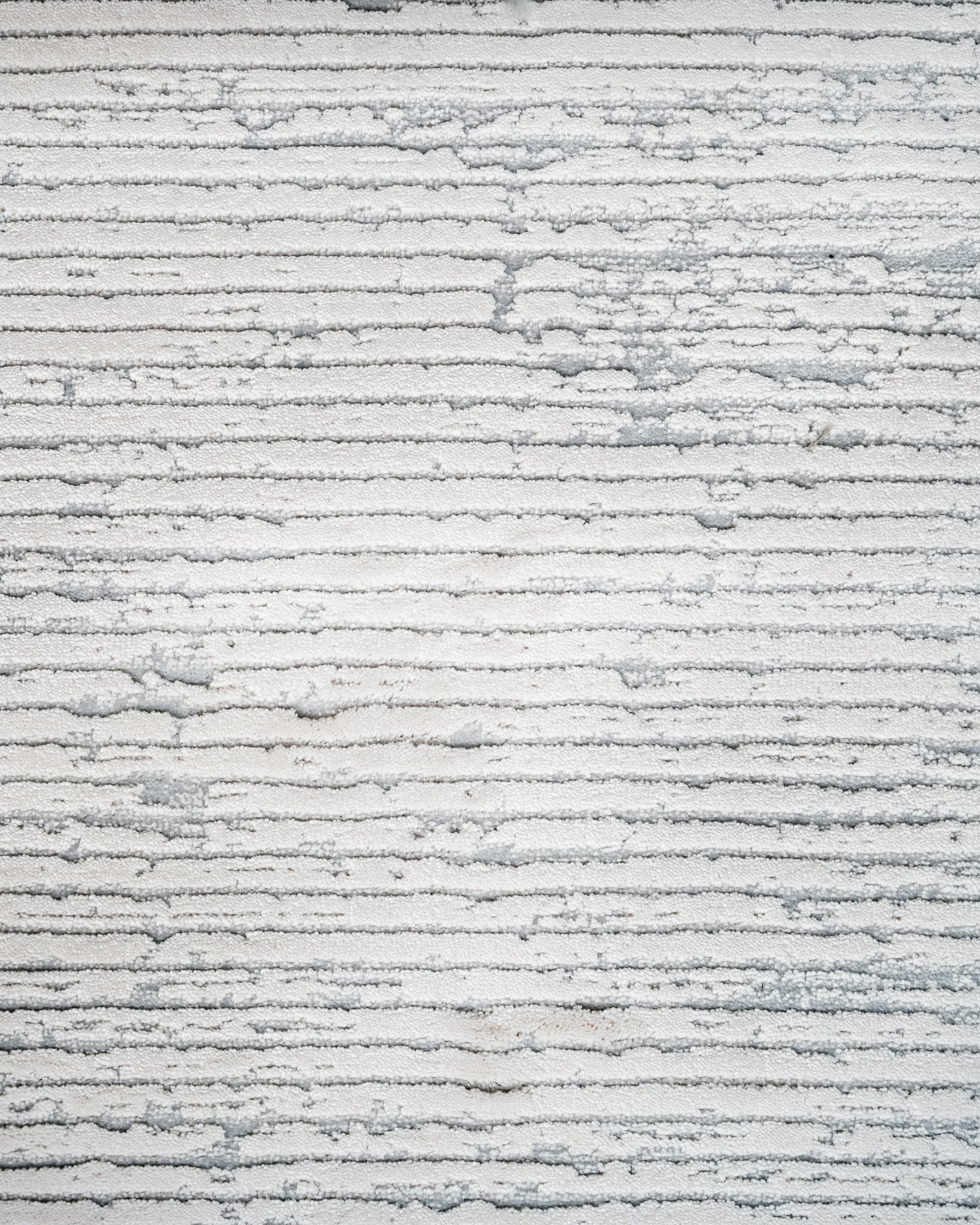 Modern Area Rug – Machine Made Grey Acrylic Carpet with Fringed Edges
