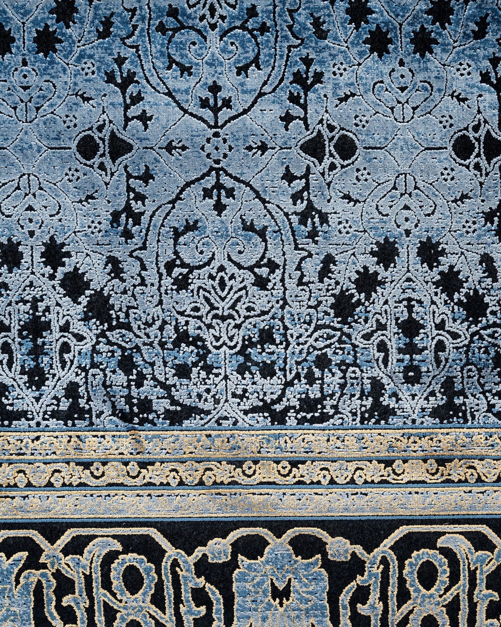 Vintage Viscose Area Rug – Blue Machine Made Rug with Fringed Edges