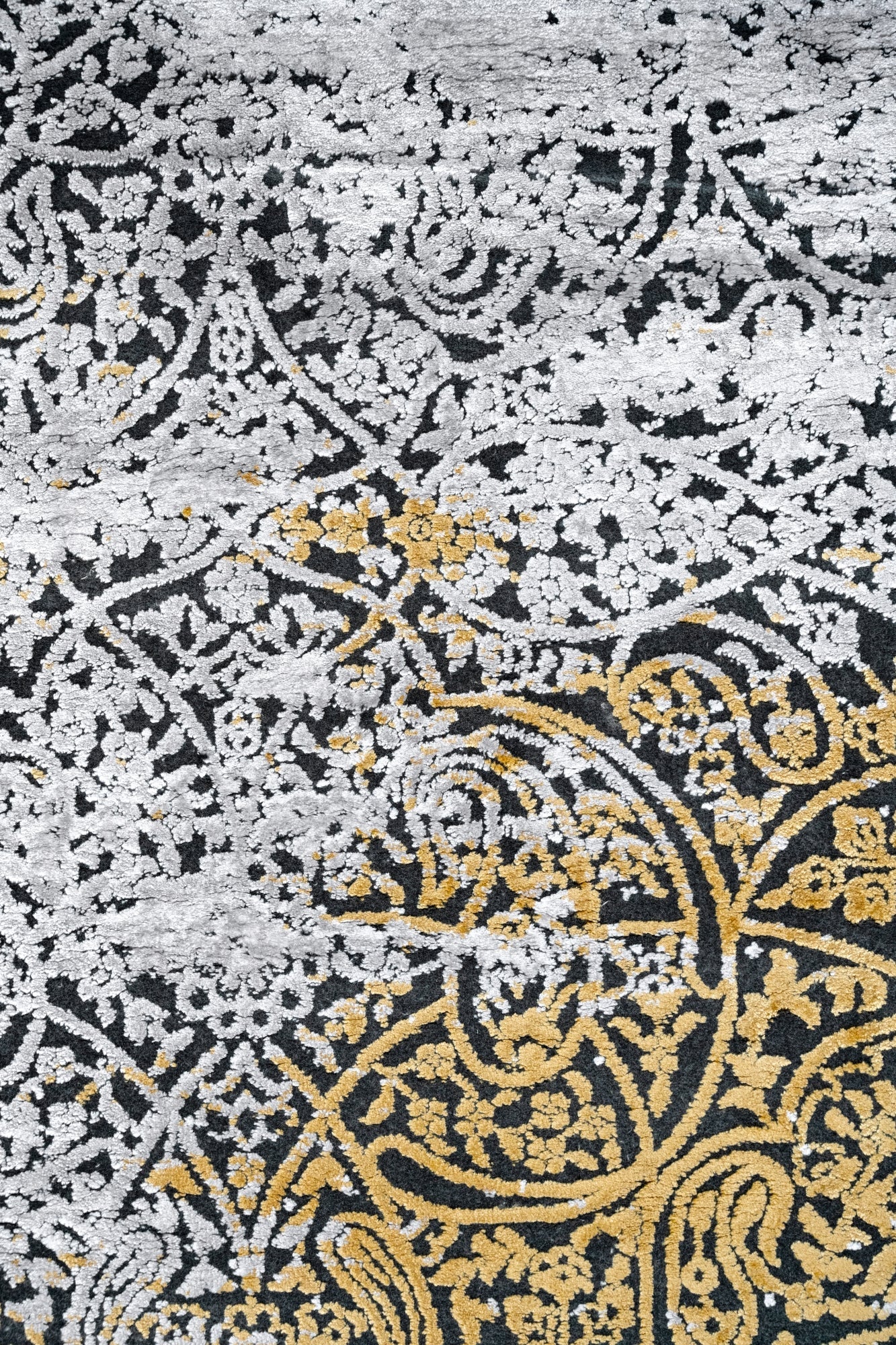 Vintage Viscose Area Rug – Machine Made Gold Rug with Fringed Edges