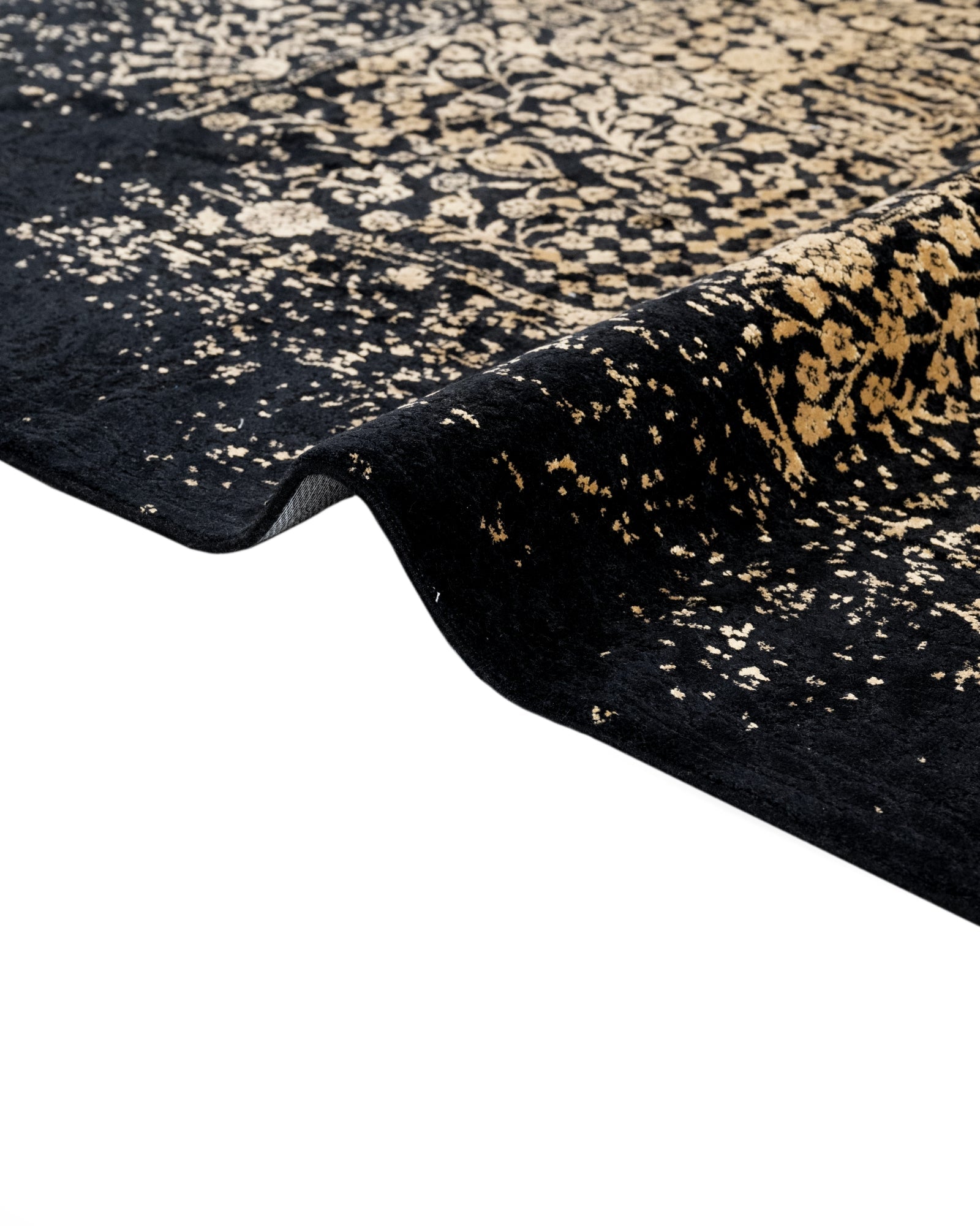 Vintage Viscose Area Rug – Black Machine Made Rug with Fringed Edges