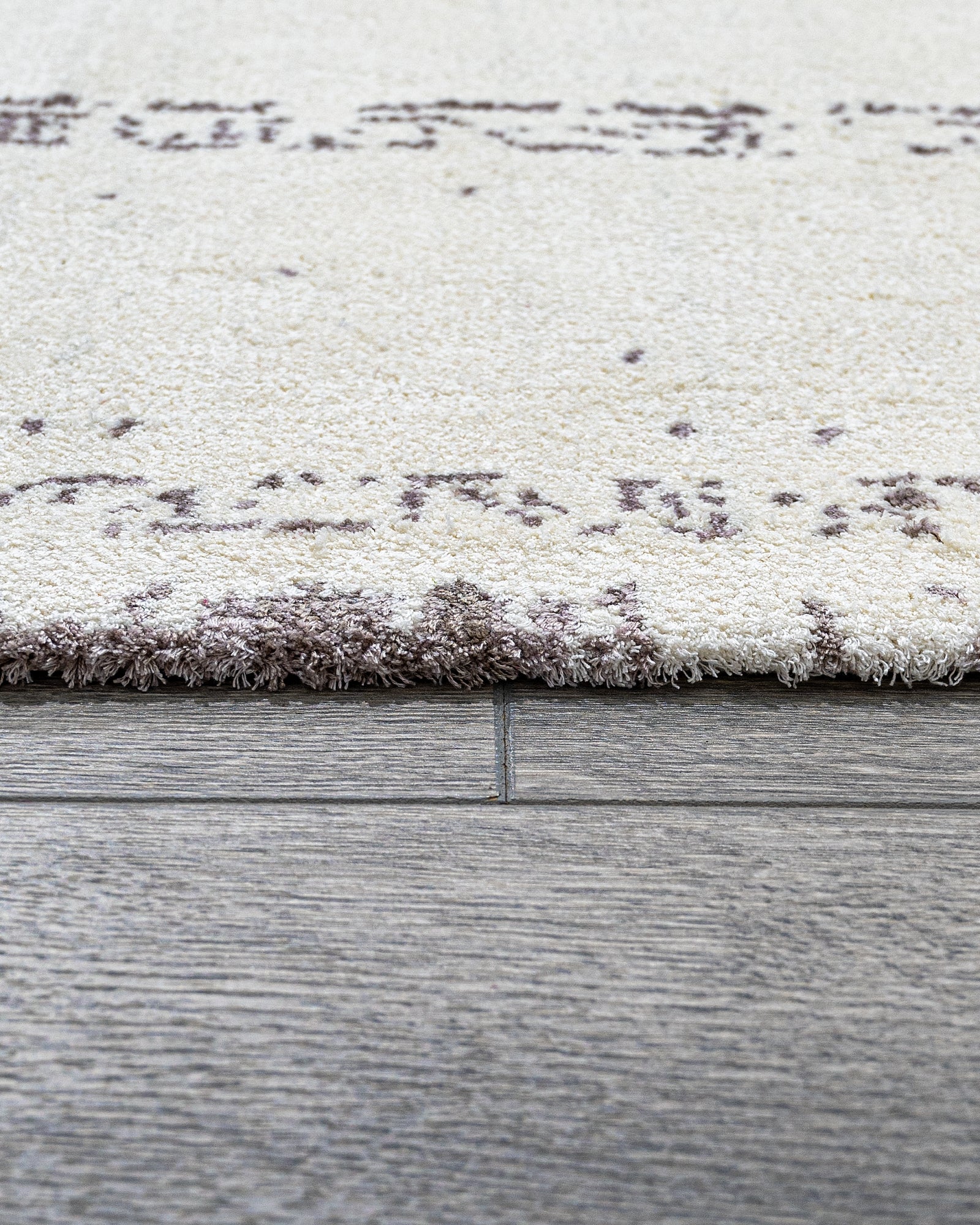 Viscose Axminster Rug – Cream Medallion Carpet With Soft Texture & Durable Design