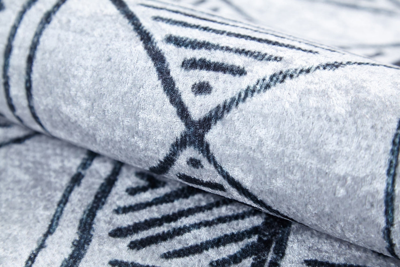 Grey Geometric Area Rug – Digital Print Rug with Non Slip, Antibacterial Design