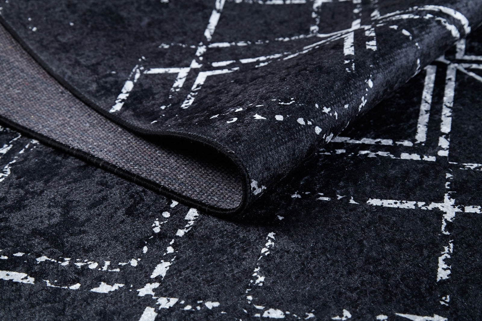 Black Geometric Area Rug – Digital Print, Non Slip, Antibacterial Carpet