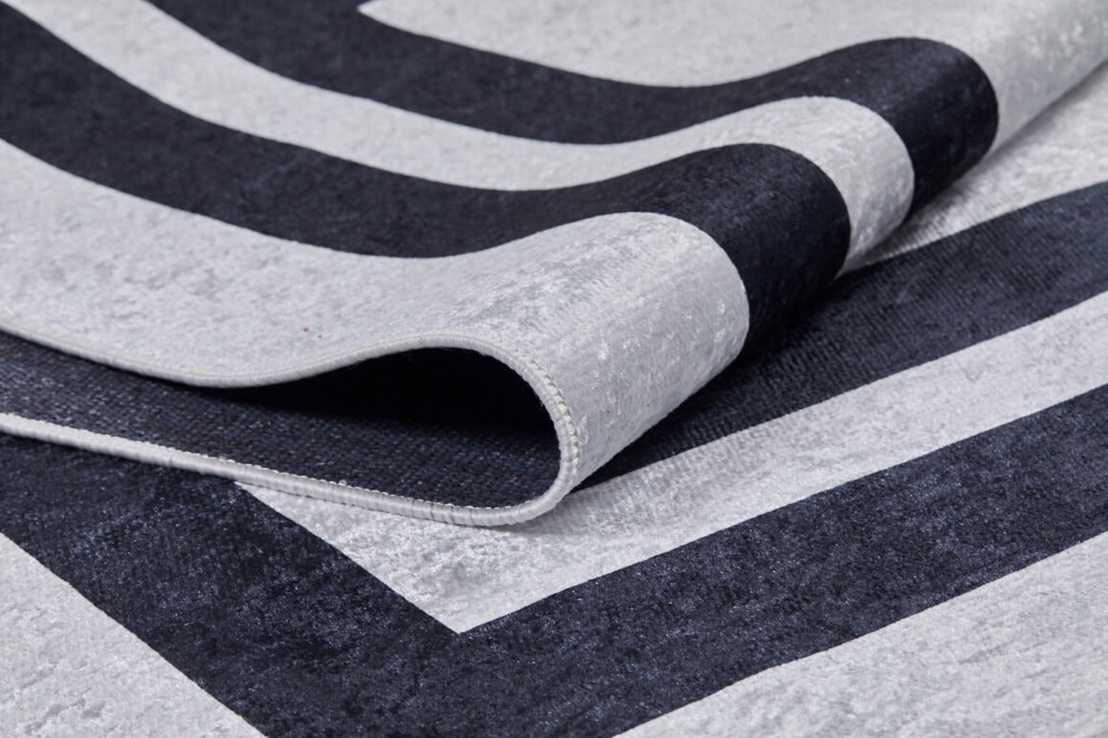 Digital Print Area Rug – Black Frame Stylish Non Slip Carpet for Living Room