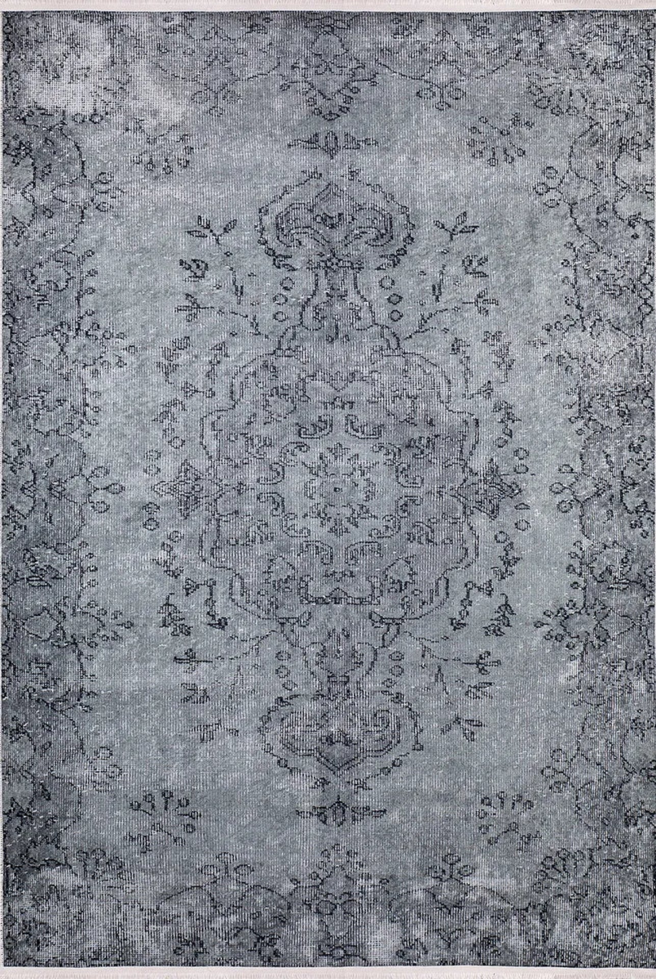 Digital Print Area Rug – Grey Classic Style Carpet With Non Slip, Antibacterial Features