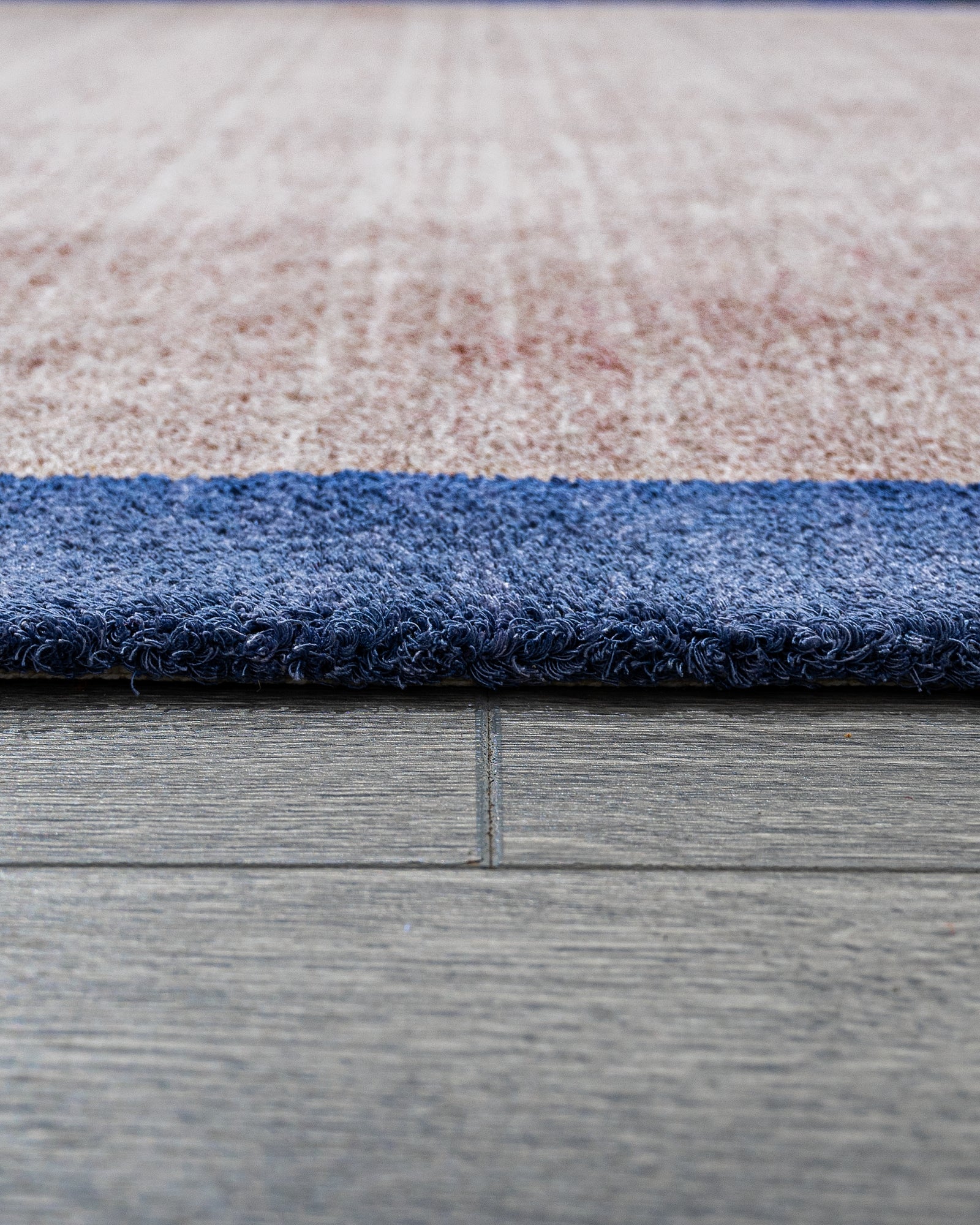 Natural Viscose Rug – Machine Made Carpet With Mink Frame & Axminster Weave