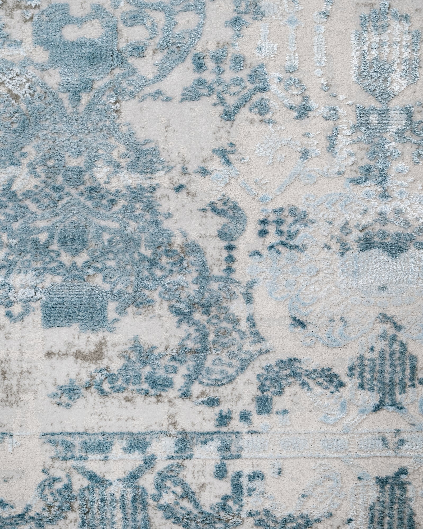 Vintage Viscose Area Rug – Blue Machine Made Rug with Fringed Edges